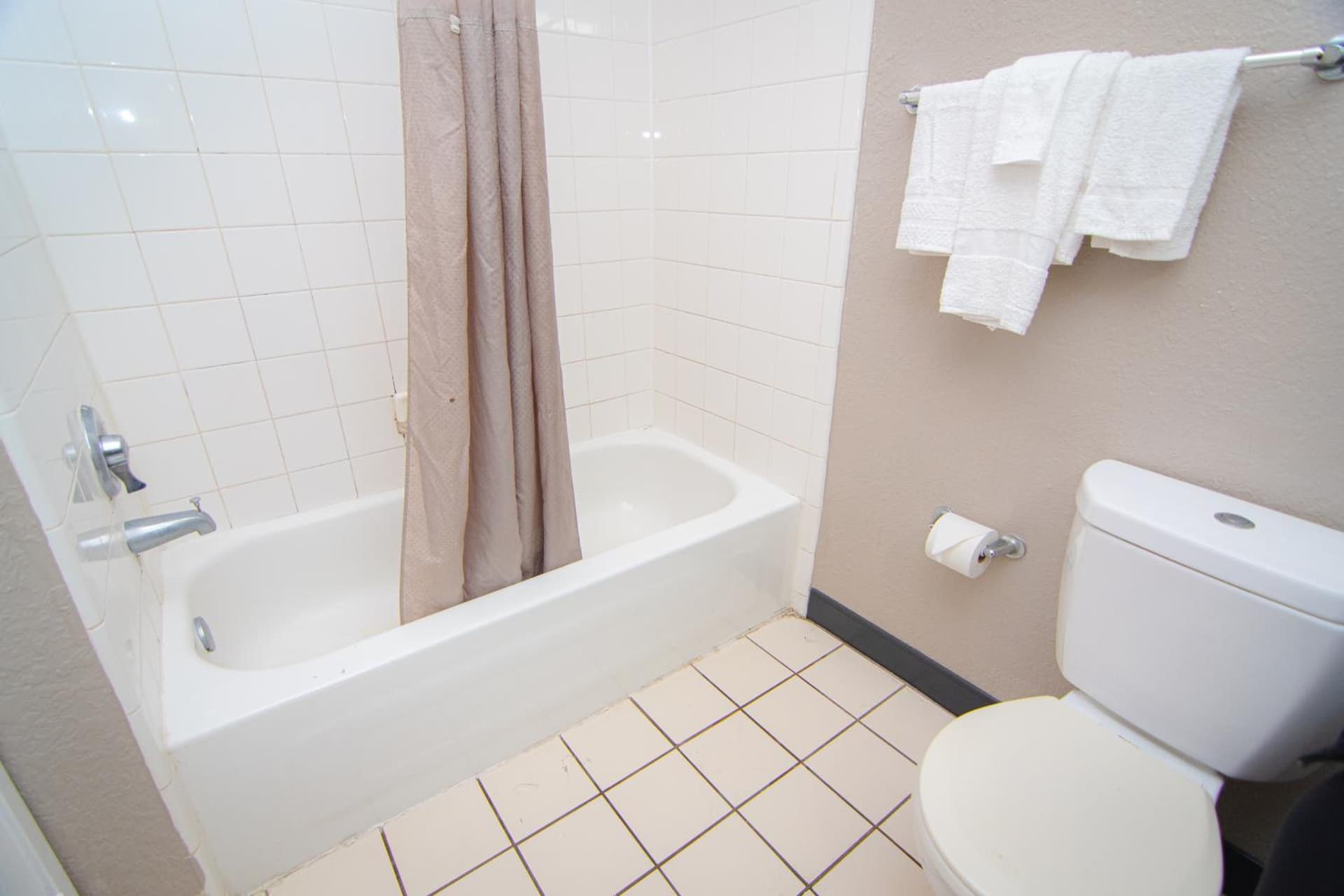 Studio 6 Extended Stay - West Palm Beach, FL gallery photo in West Palm Beach, FL — image 4
