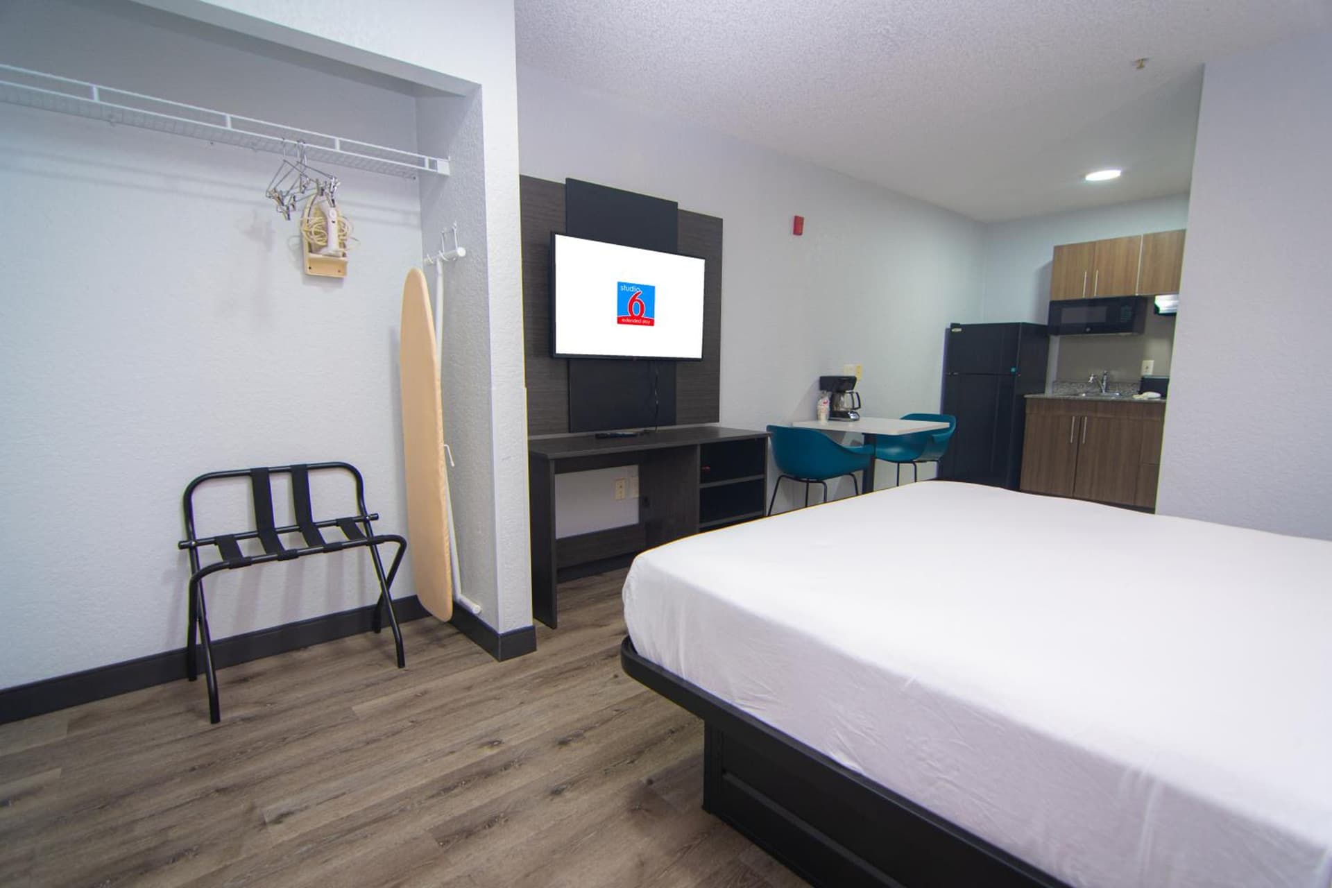 Studio 6 Extended Stay - West Palm Beach, FL gallery photo in West Palm Beach, FL — image 9