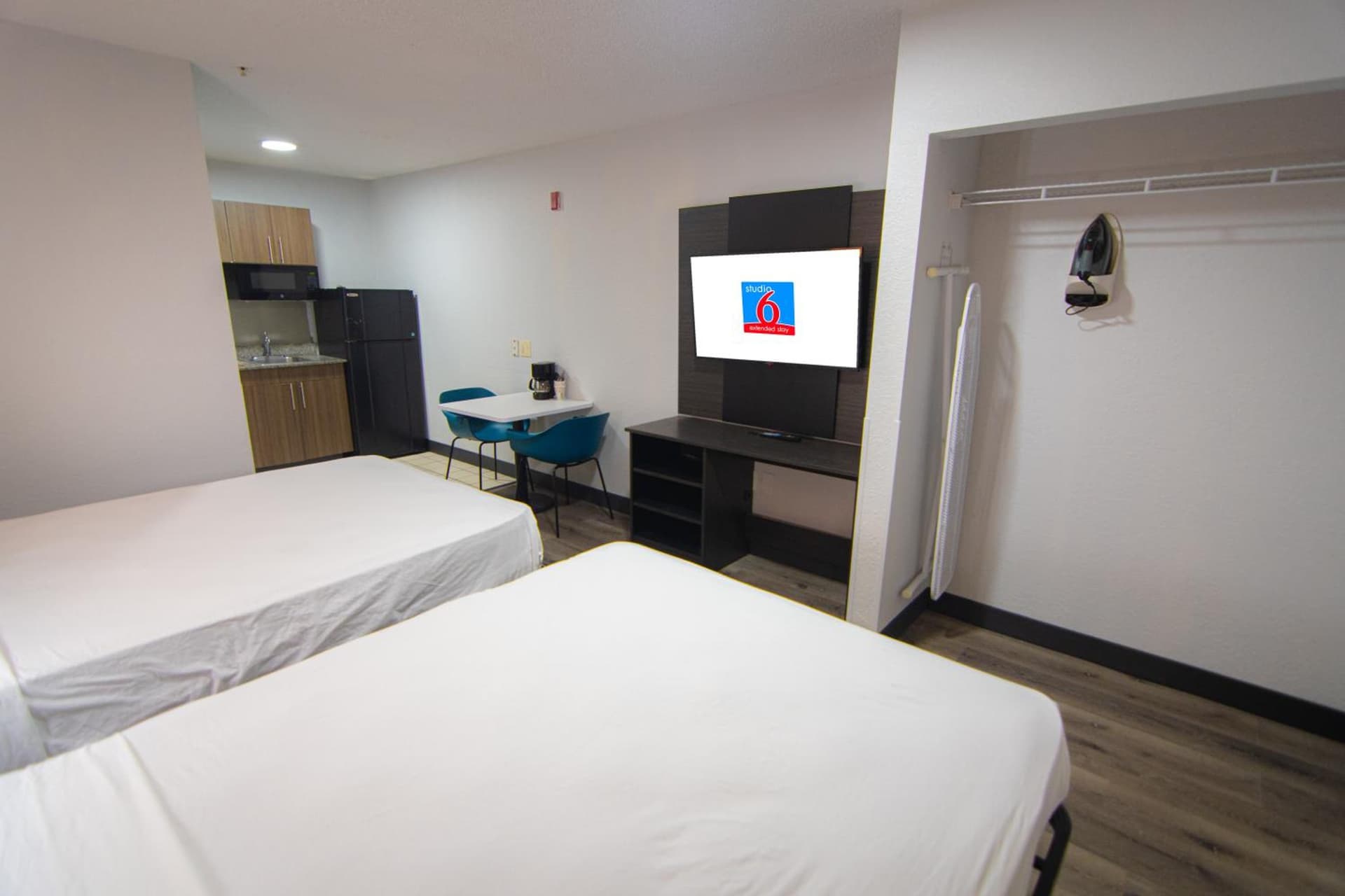 Studio 6 Extended Stay - West Palm Beach, FL gallery photo in West Palm Beach, FL — image 8