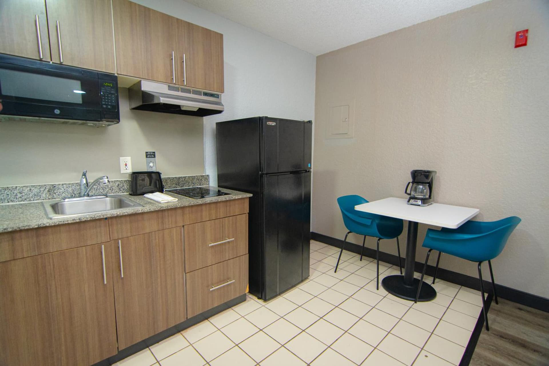 Studio 6 Extended Stay - West Palm Beach, FL gallery photo in West Palm Beach, FL — image 5