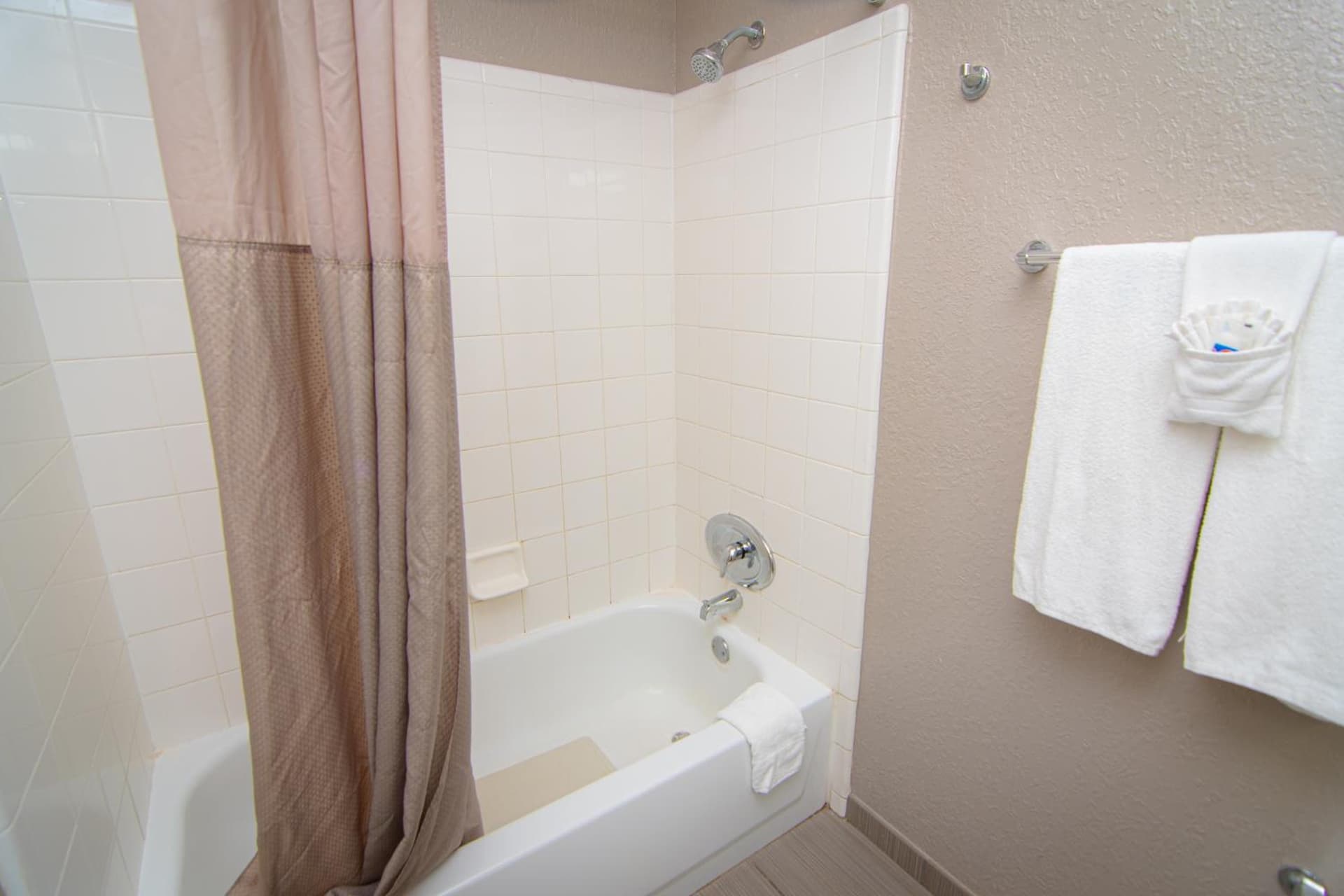 Studio 6 Extended Stay - Coral Springs, FL- Fort Lauderdale gallery photo in Coral Springs, FL — image 8