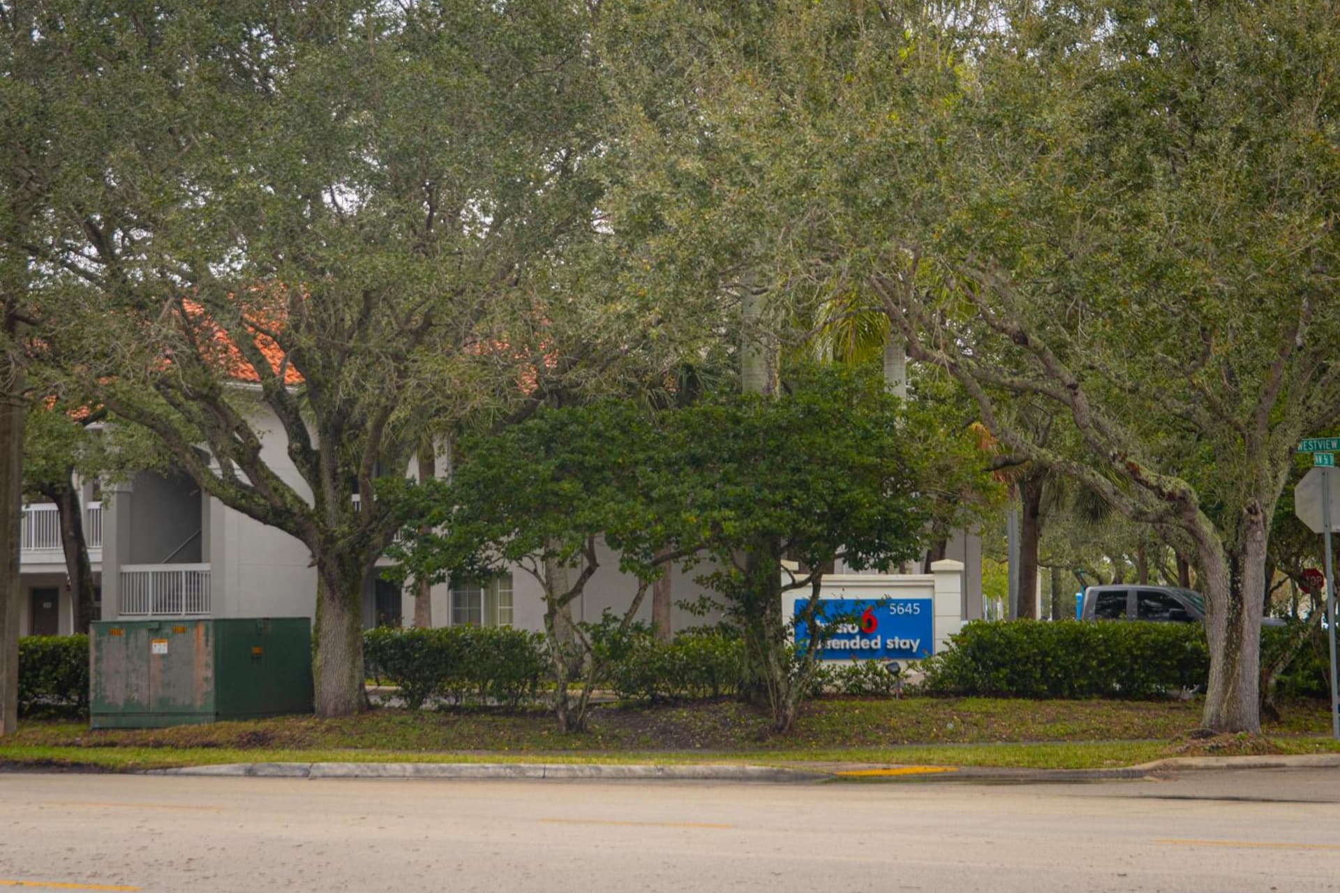 Studio 6 Extended Stay - Coral Springs, FL- Fort Lauderdale gallery photo in Coral Springs, FL — image 28