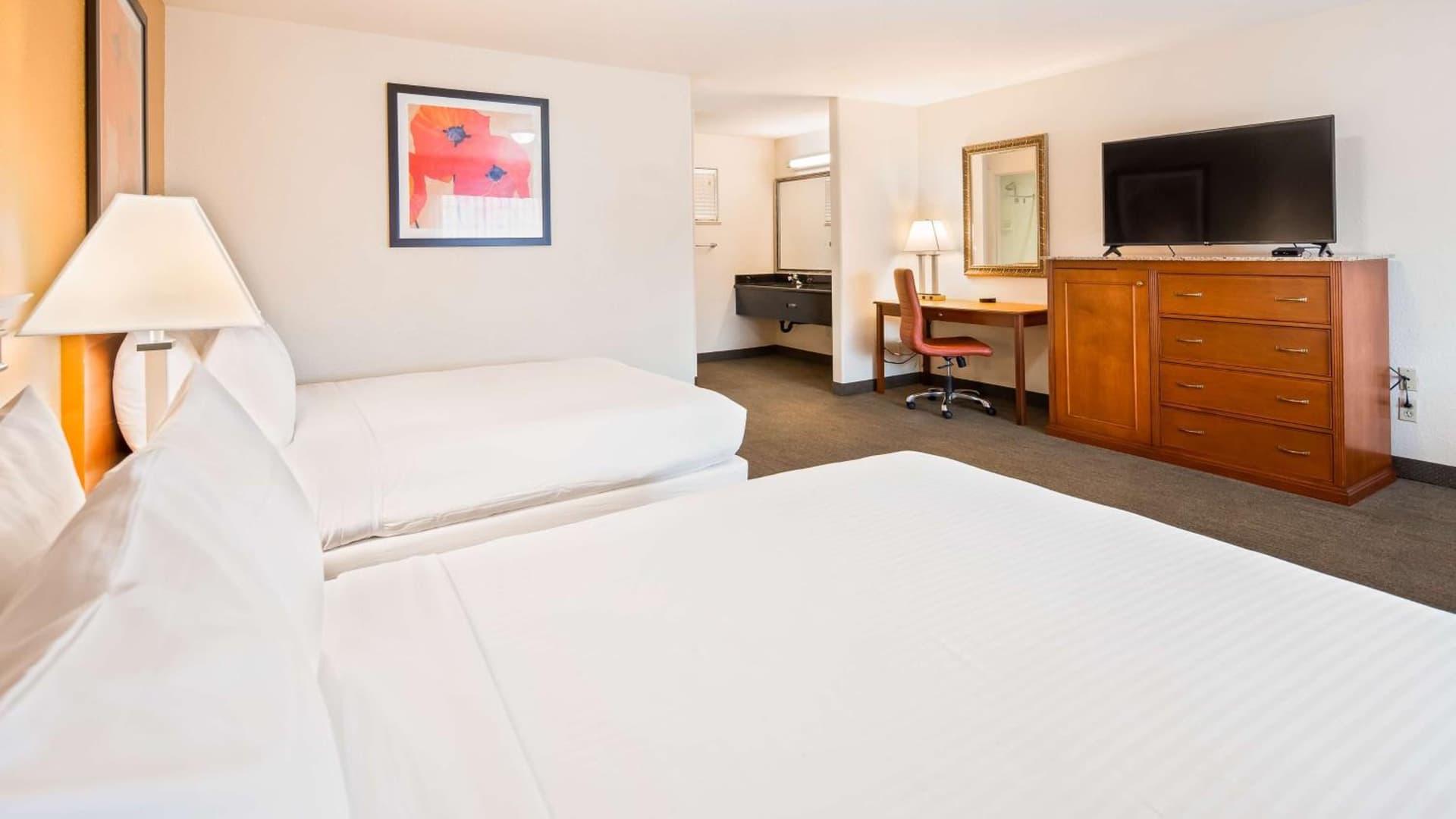 Best Western Golden Key interior in Auburn, CA — gallery photo 2