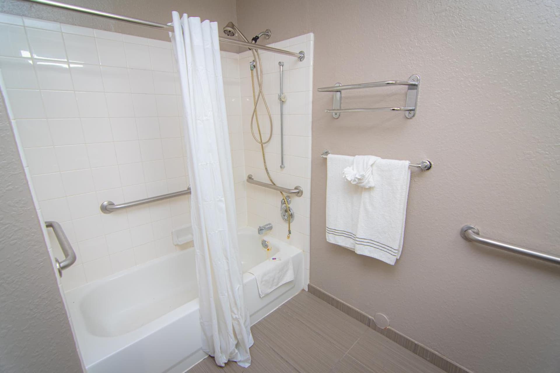 Studio 6 Extended Stay - Coral Springs, FL- Fort Lauderdale gallery photo in Coral Springs, FL — image 6