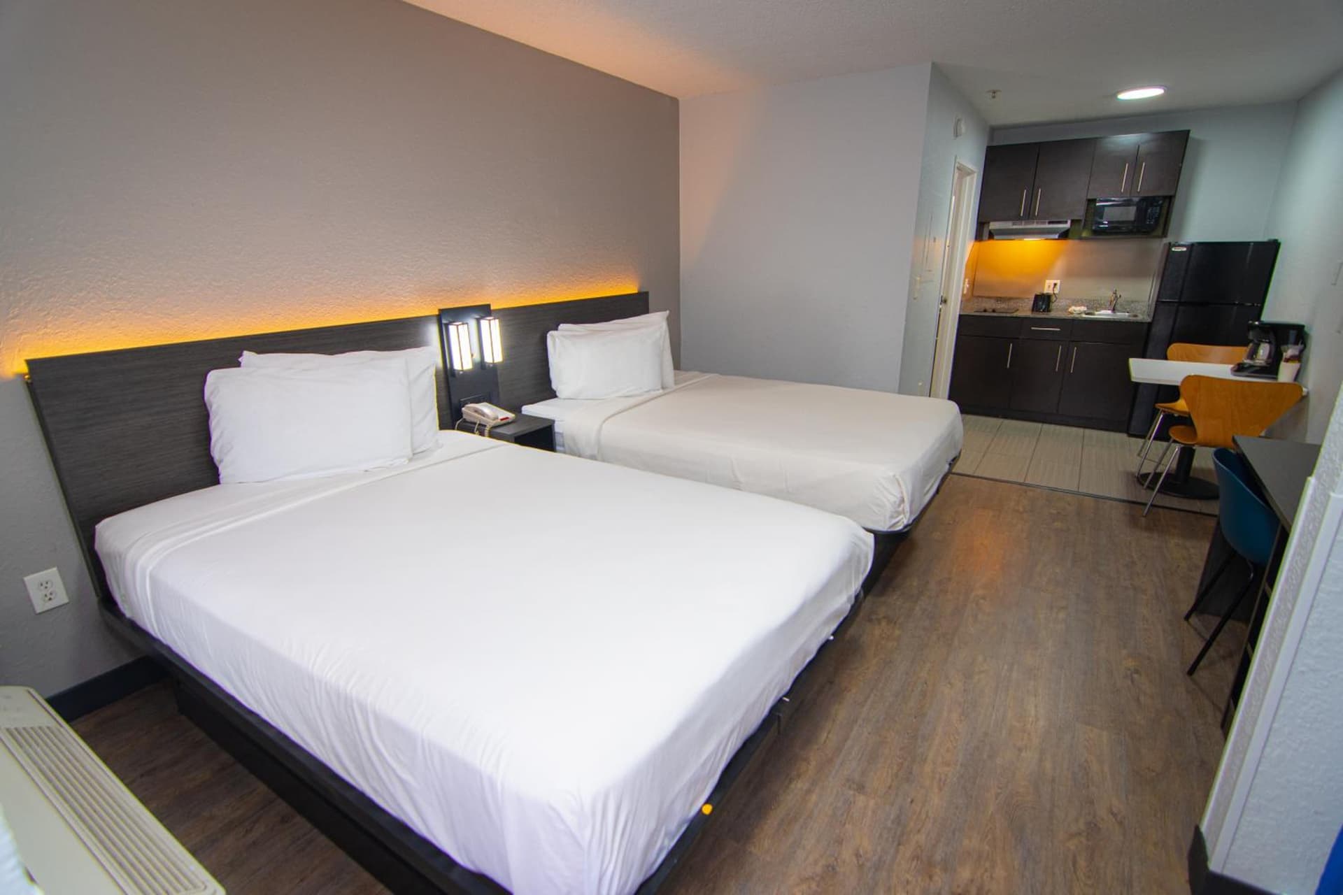 Studio 6 Extended Stay - Coral Springs, FL- Fort Lauderdale gallery photo in Coral Springs, FL — image 9