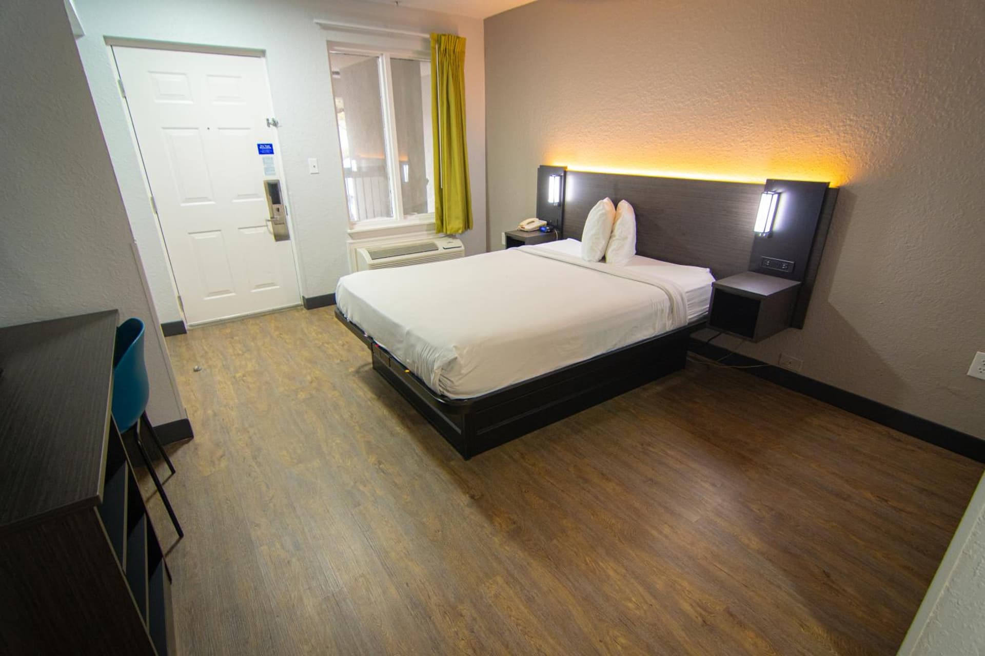 Studio 6 Extended Stay - Coral Springs, FL- Fort Lauderdale interior in Coral Springs, FL — gallery photo 2