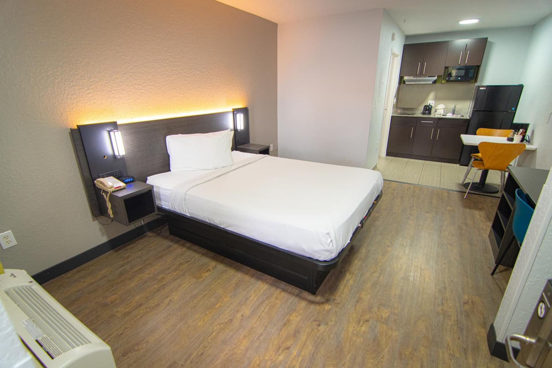 Studio 6 Extended Stay - Coral Springs, FL- Fort Lauderdale gallery photo in Coral Springs, FL — image 42