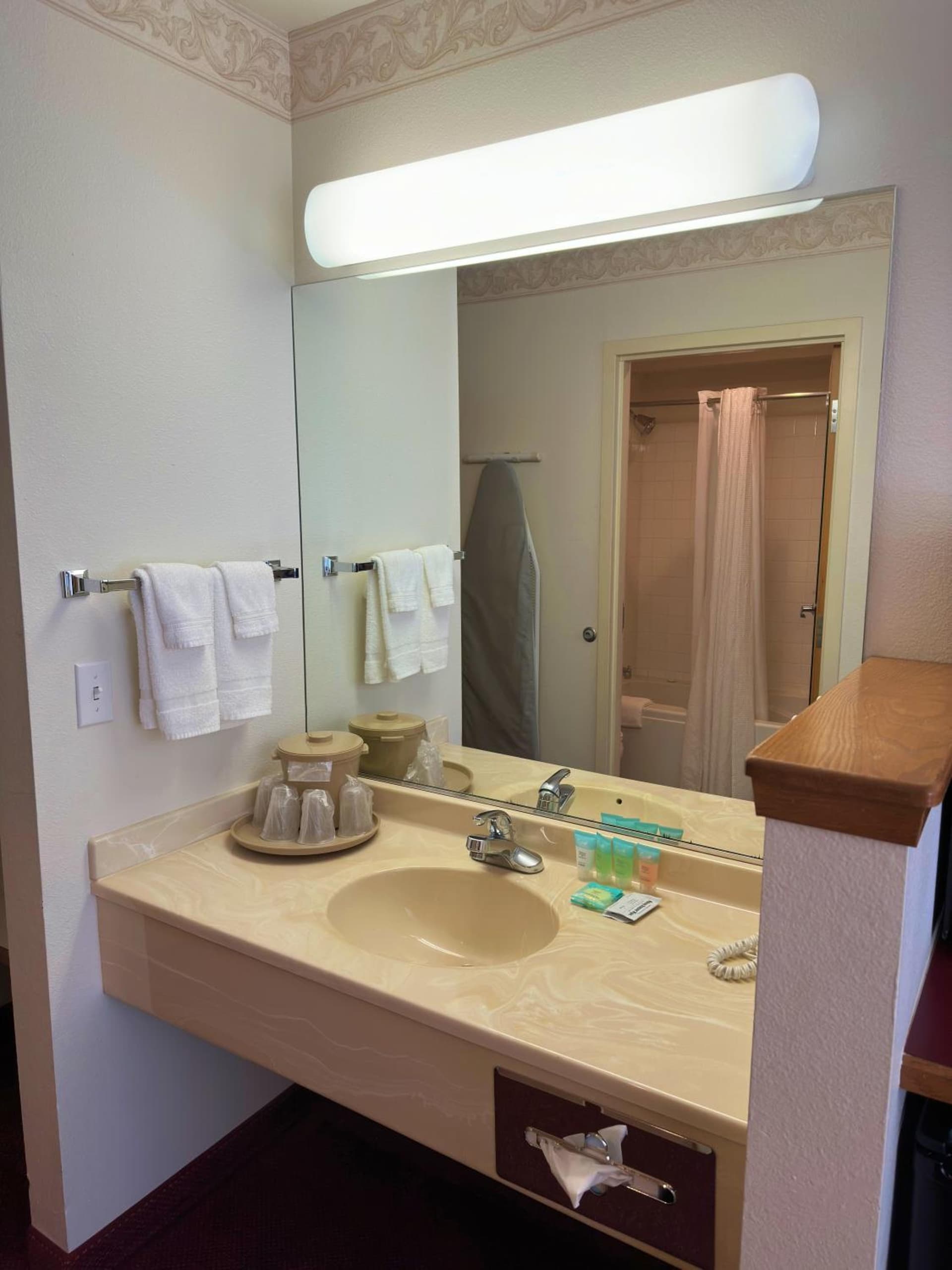 Peppermill Empress Inn gallery photo in Centralia, WA — image 30