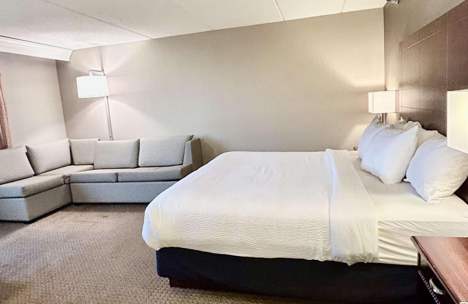 Best Western Plus Kelly Inn property views in Saint Cloud, MN — gallery photo 3