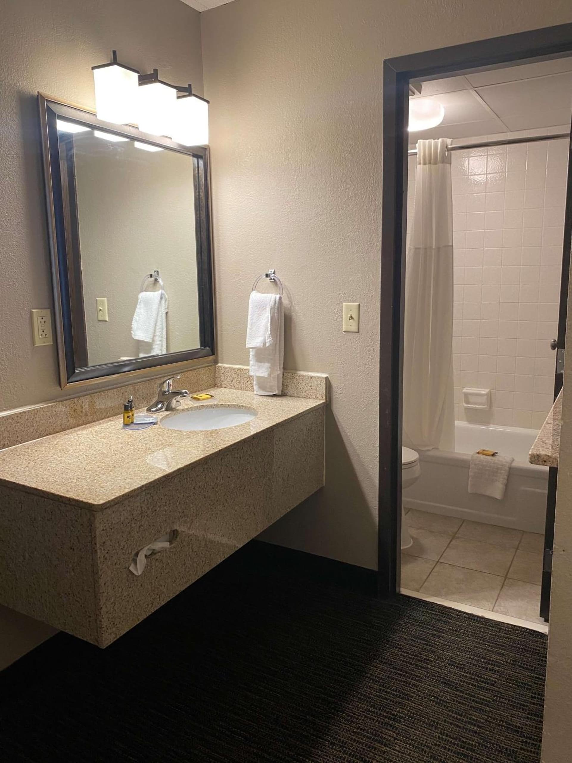 Best Western Plus Kelly Inn gallery photo in Saint Cloud, MN — image 59