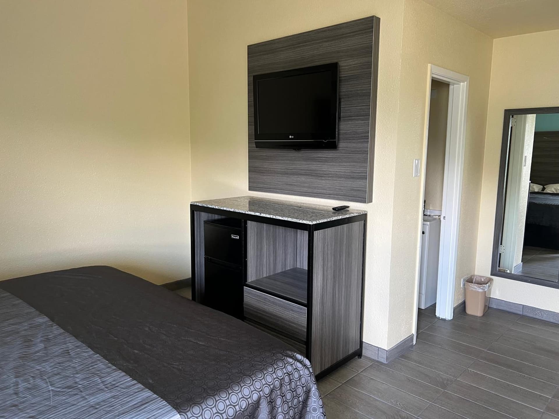 EL TEJAS MOTEL interior in San Antonio, TX — gallery photo 2
