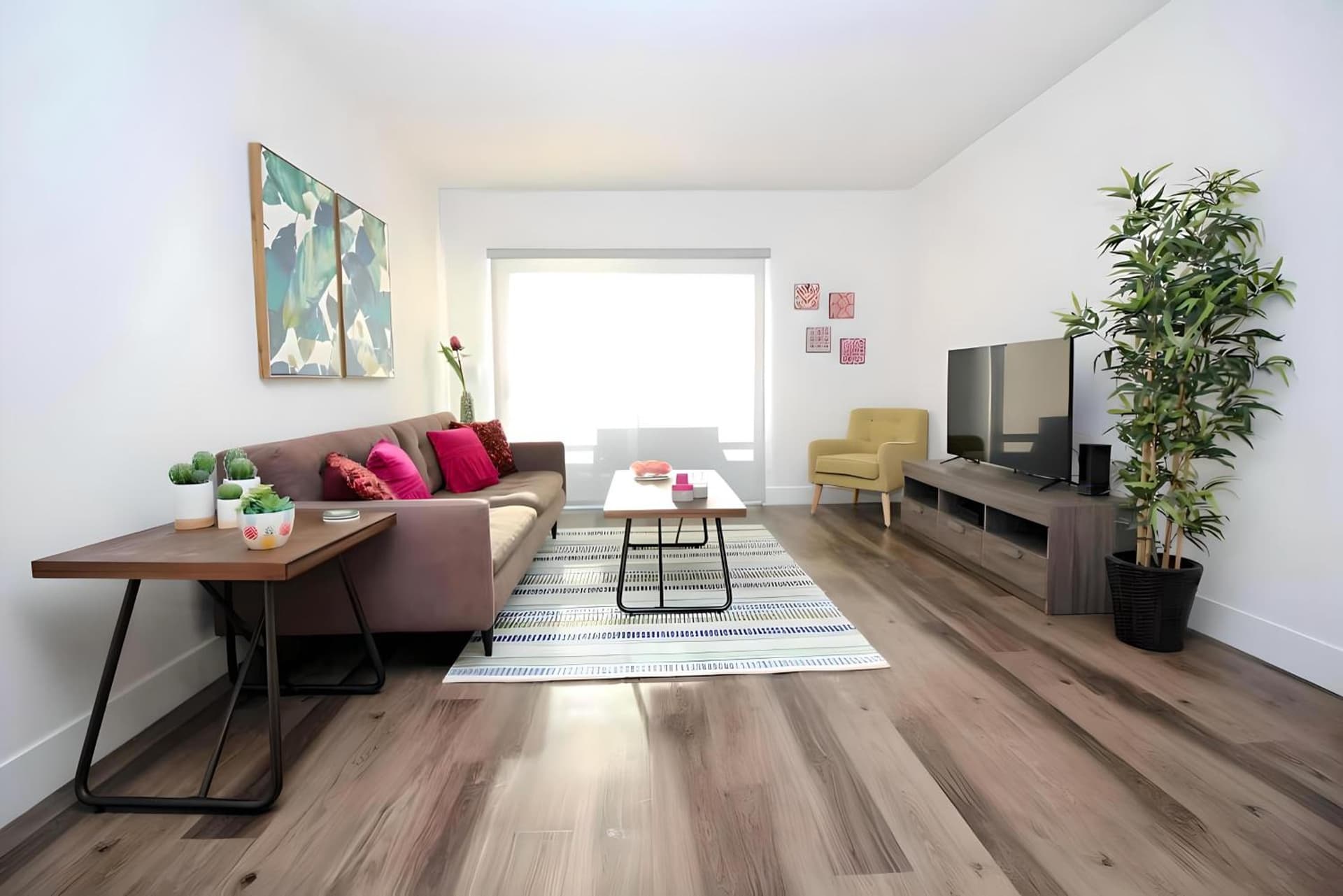 Los Angeles Premium City Suites - Free Secured Parking property views in Los Angeles, CA — gallery photo 3