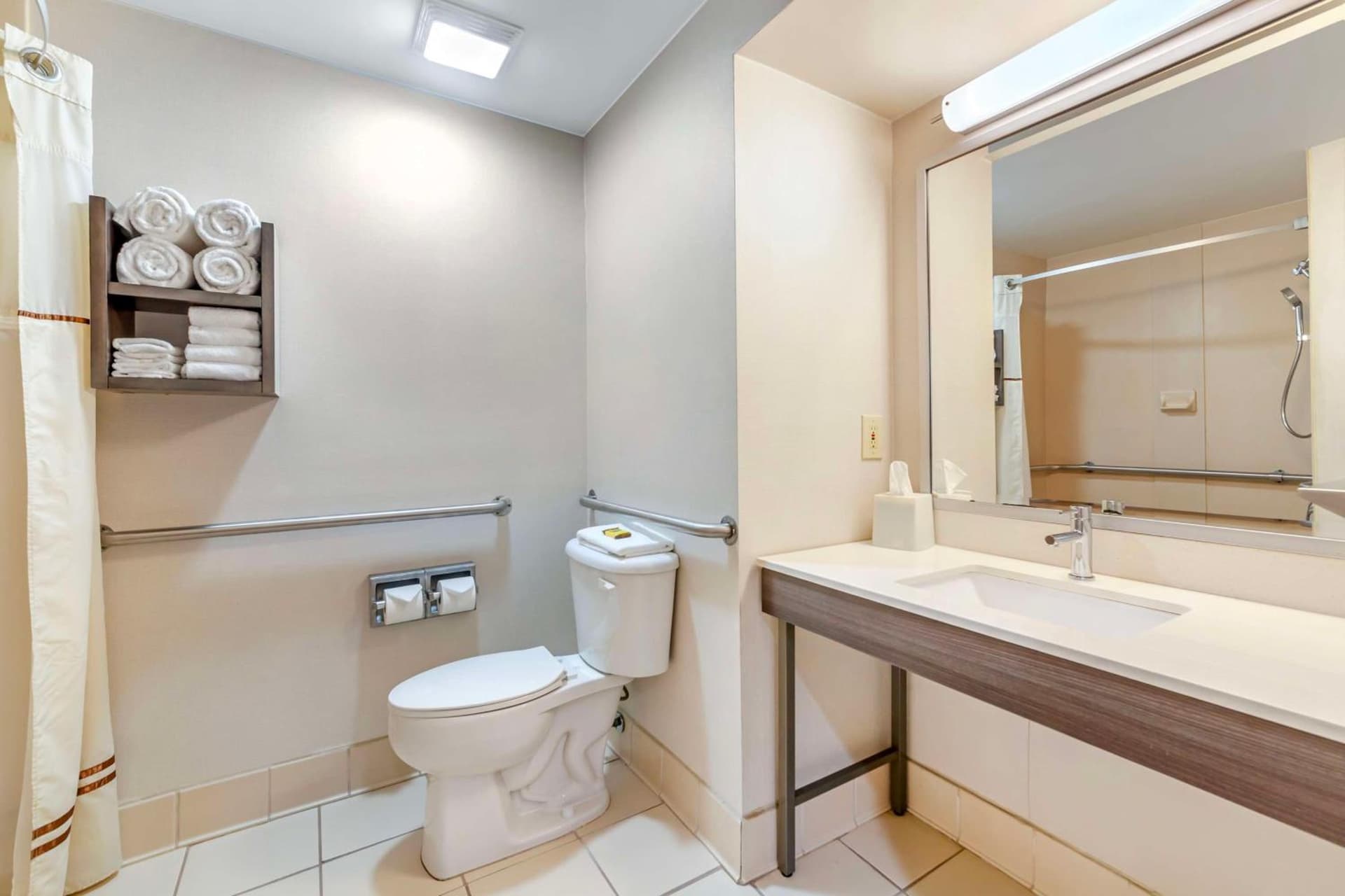 Best Western Plus Kendall Hotel & Suites property views in Kendall, FL — gallery photo 3