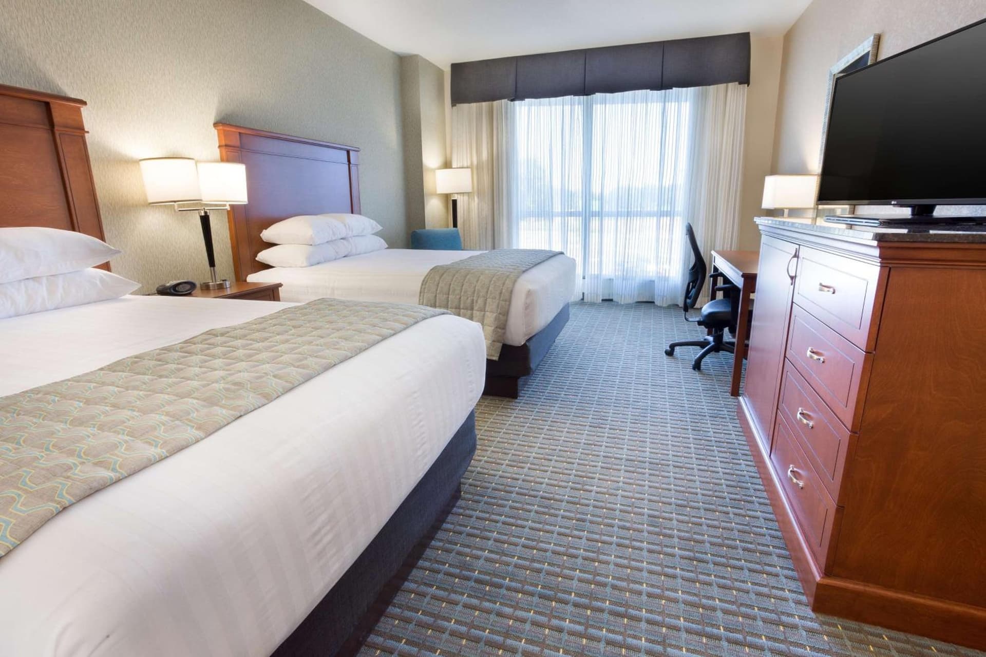 Drury Inn & Suites Burlington gallery photo in Burlington, NC — image 9