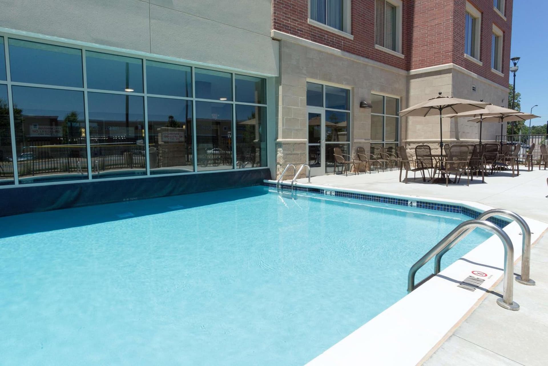 Drury Inn & Suites Burlington gallery photo in Burlington, NC — image 10