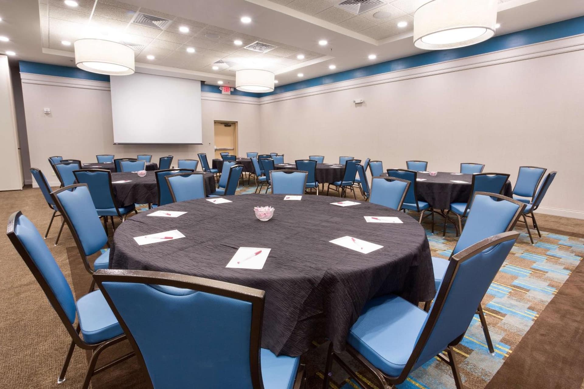 Drury Inn & Suites Burlington gallery photo in Burlington, NC — image 13