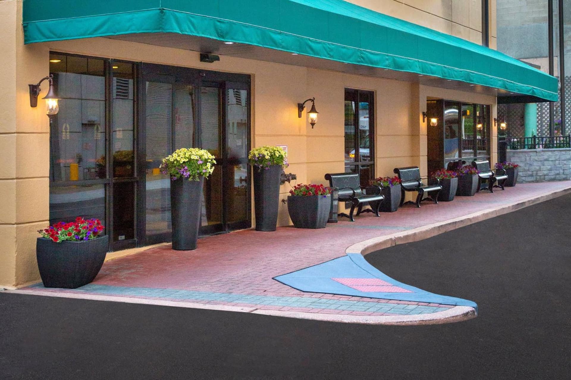 Courtyard Wilmington Downtown interior in Wilmington, DE — gallery photo 2