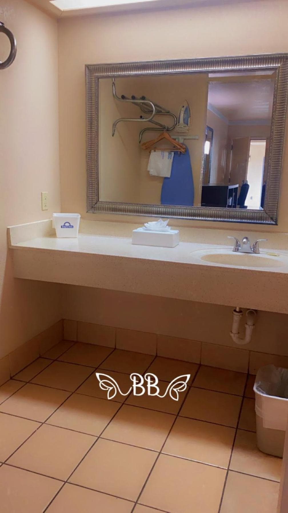 Days Inn & Suites by Wyndham Braunig Lake interior in Elmendorf, TX — gallery photo 2