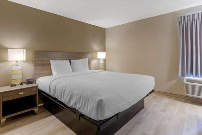 Suburban Studios Raleigh - Crabtree Valley property views in Raleigh, NC — gallery photo 3