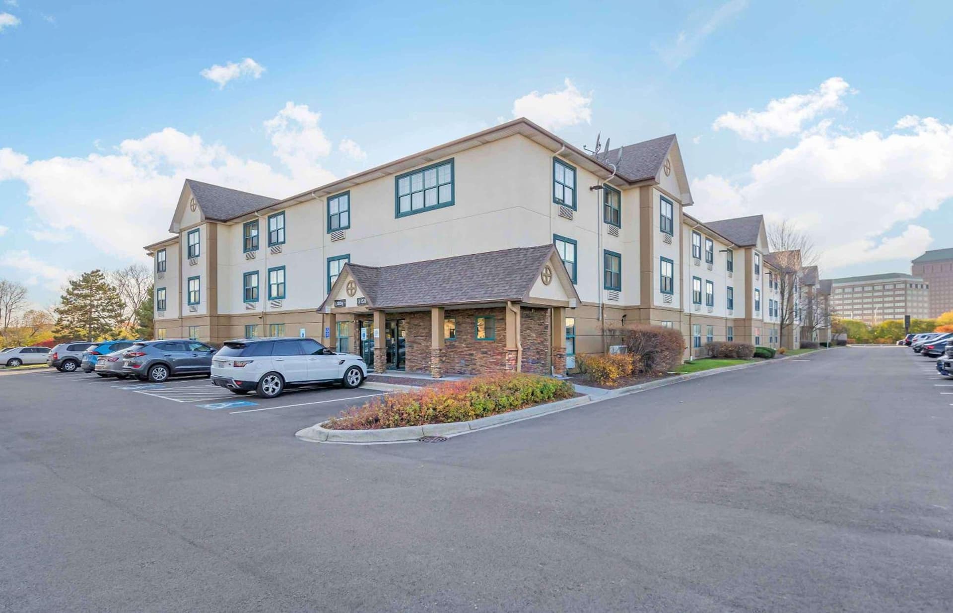 Extended Stay America Select Suites - Chicago - Downers Grove featured exterior or lobby in Downers Grove, IL — similar hotel