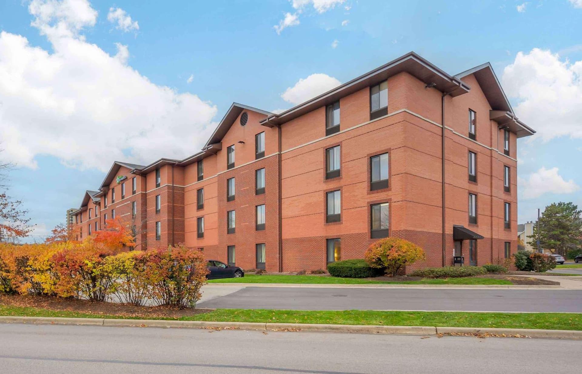Extended Stay America Suites - Chicago - Lombard - Yorktown Center interior in Lombard, IL — gallery photo 2