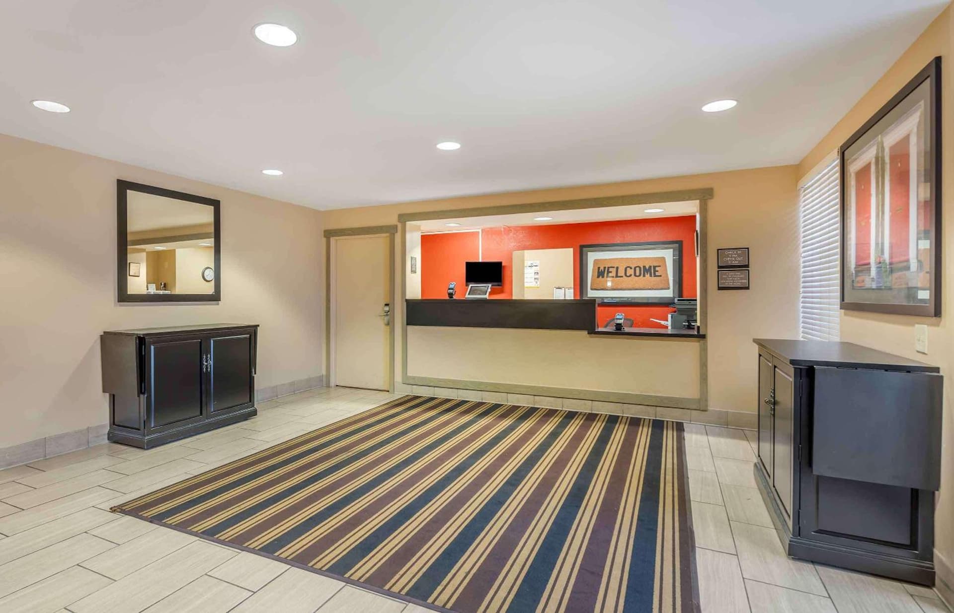 Extended Stay America Suites - Chicago - Lombard - Yorktown Center property views in Lombard, IL — gallery photo 3