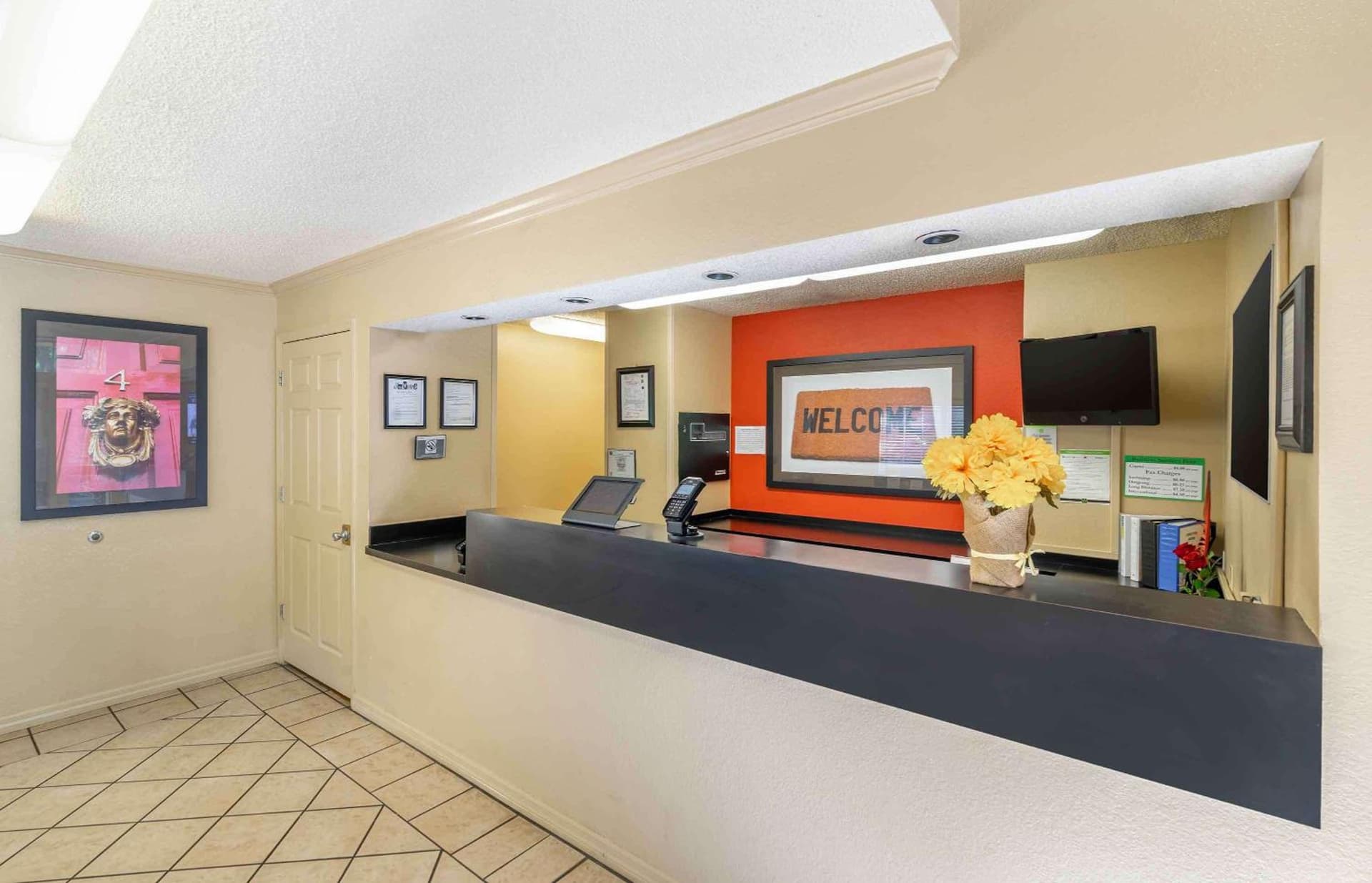 Extended Stay America Select Suites - Tampa - Brandon interior in Brandon, FL — gallery photo 2