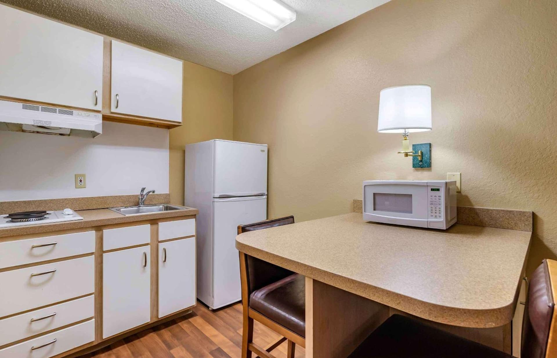 Extended Stay America Select Suites - Tampa - Brandon gallery photo in Brandon, FL — image 14