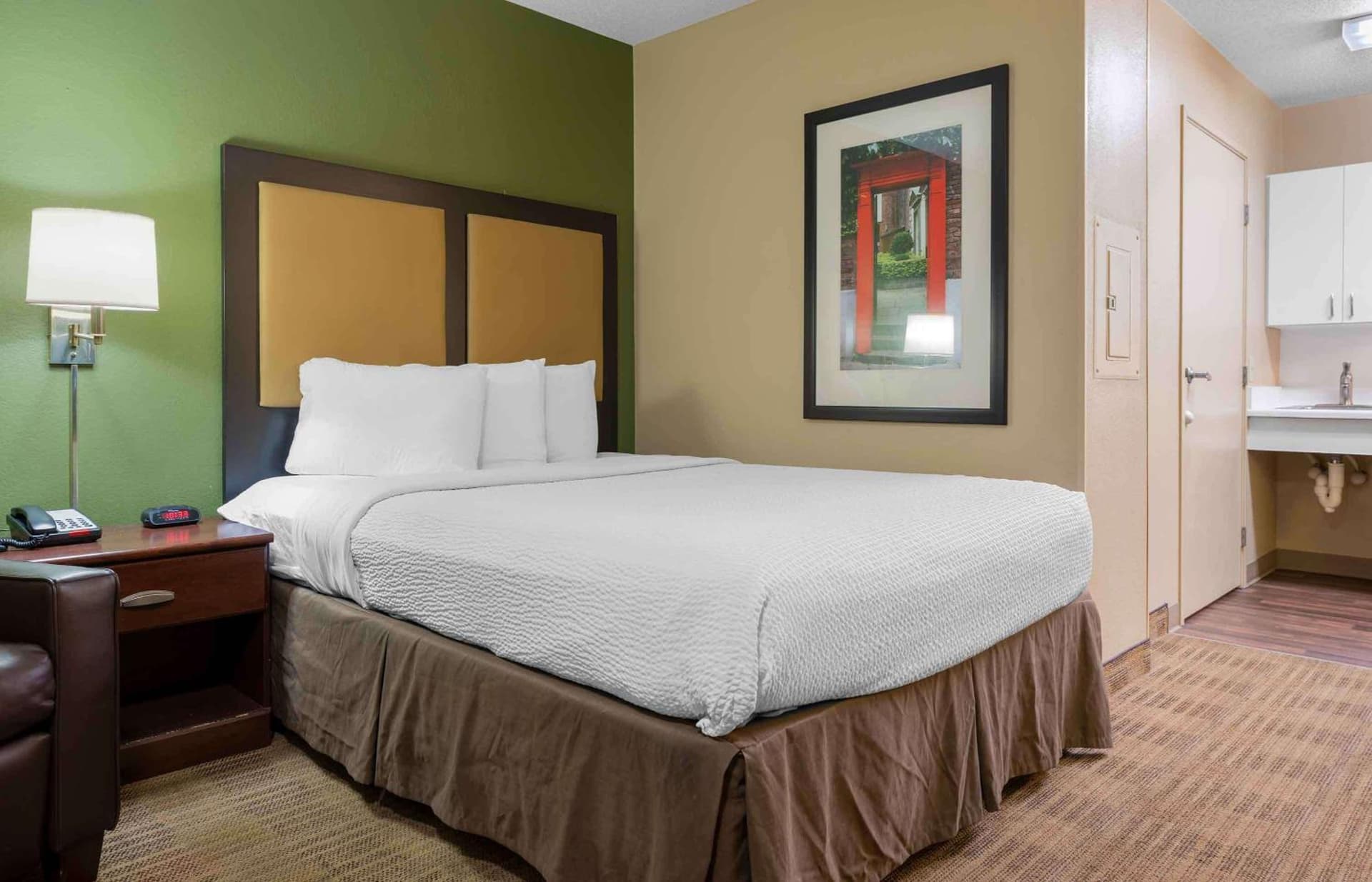Extended Stay America Select Suites - Tampa - Brandon gallery photo in Brandon, FL — image 26