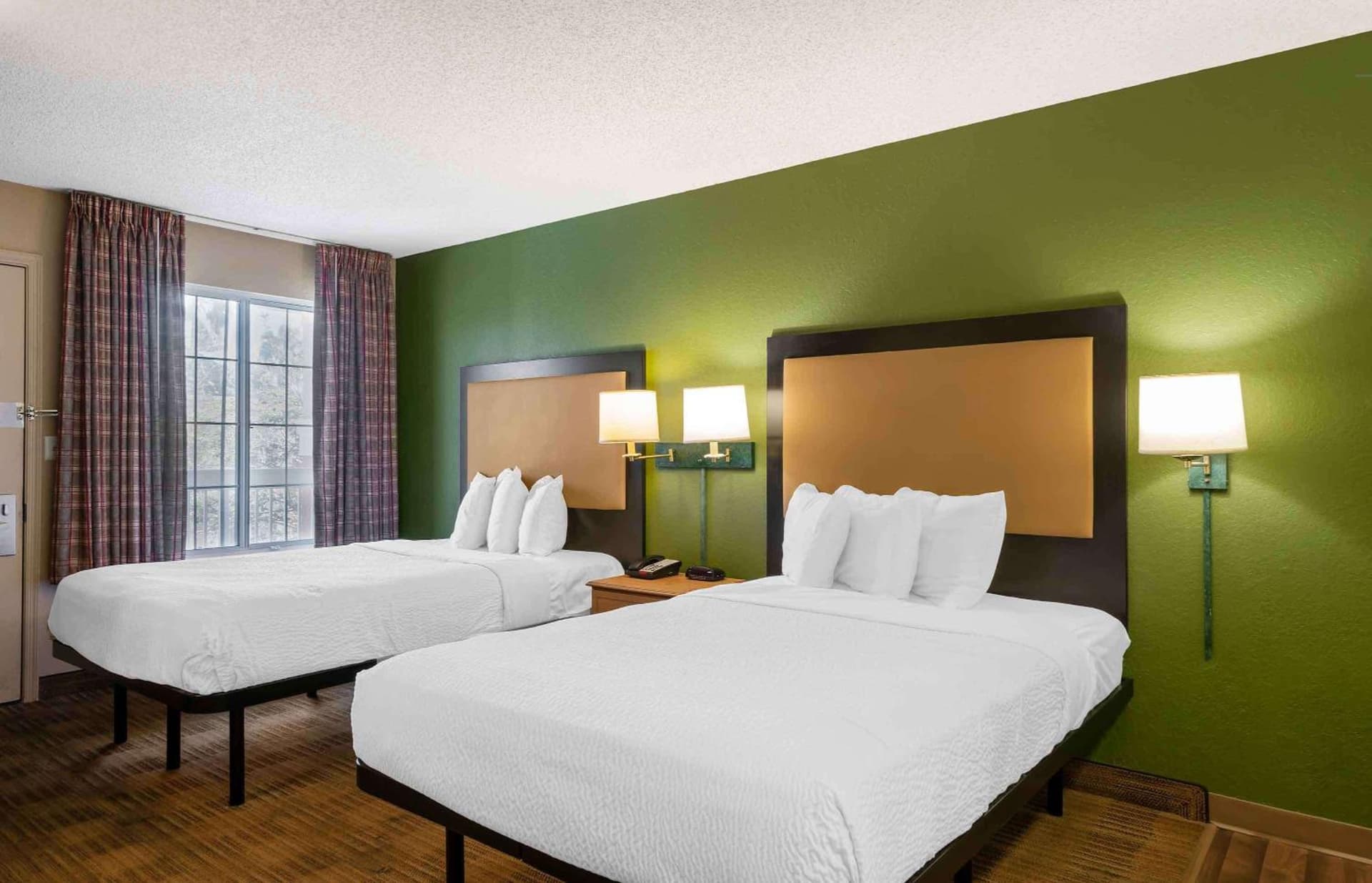 Extended Stay America Select Suites - Tampa - Brandon gallery photo in Brandon, FL — image 4