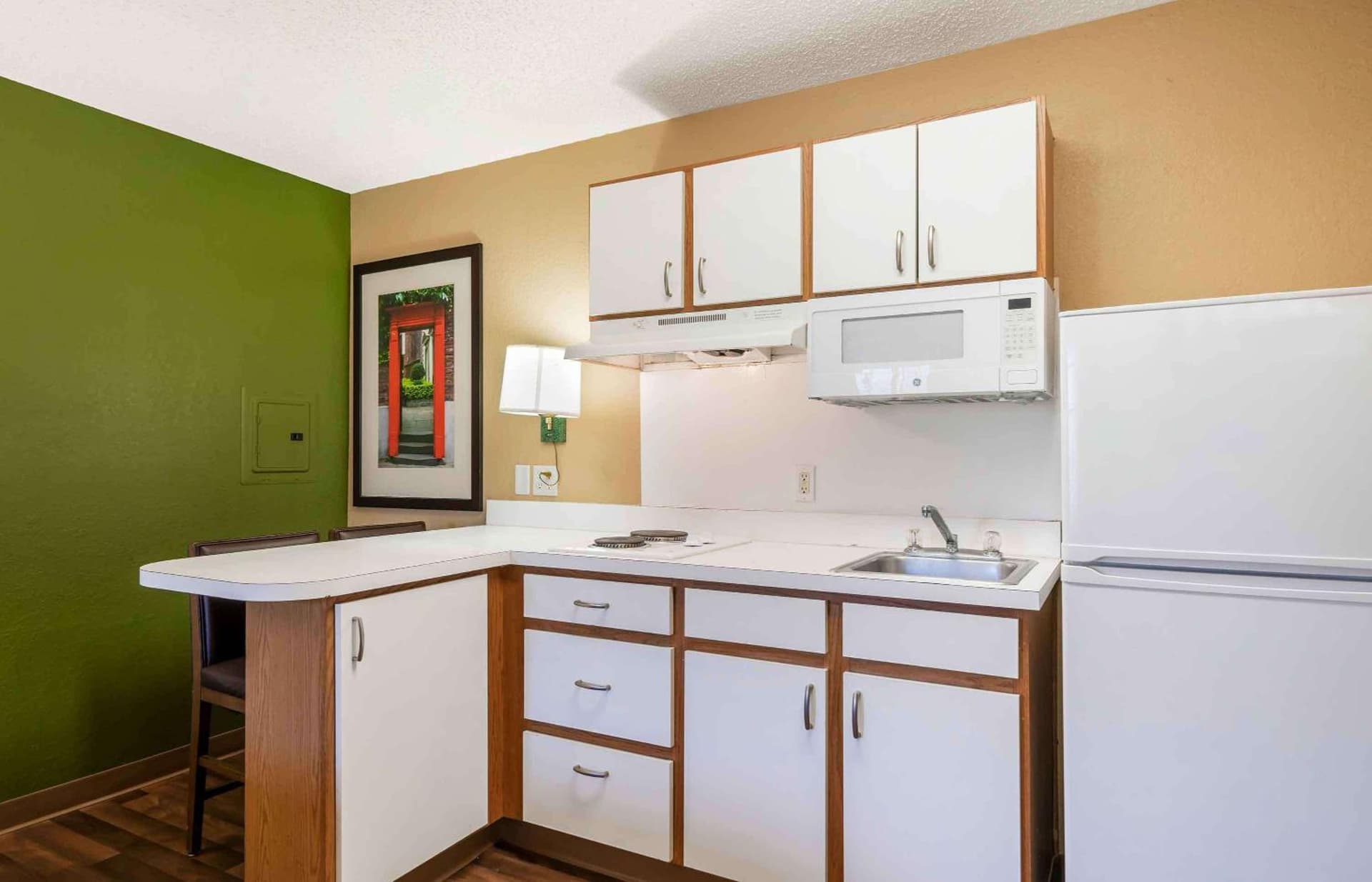 Extended Stay America Select Suites - Tampa - Brandon property views in Brandon, FL — gallery photo 3