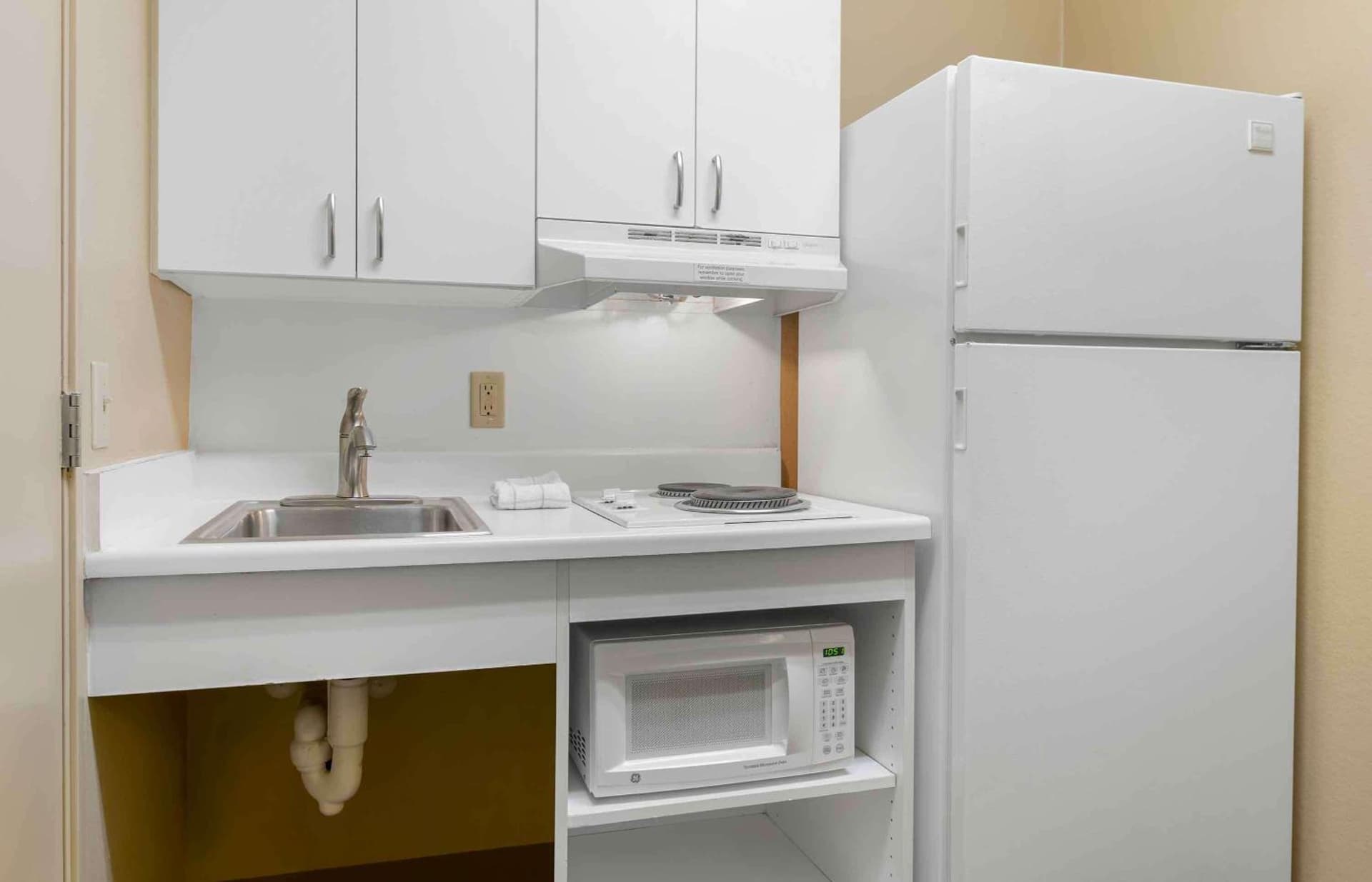 Extended Stay America Select Suites - Tampa - Brandon gallery photo in Brandon, FL — image 13