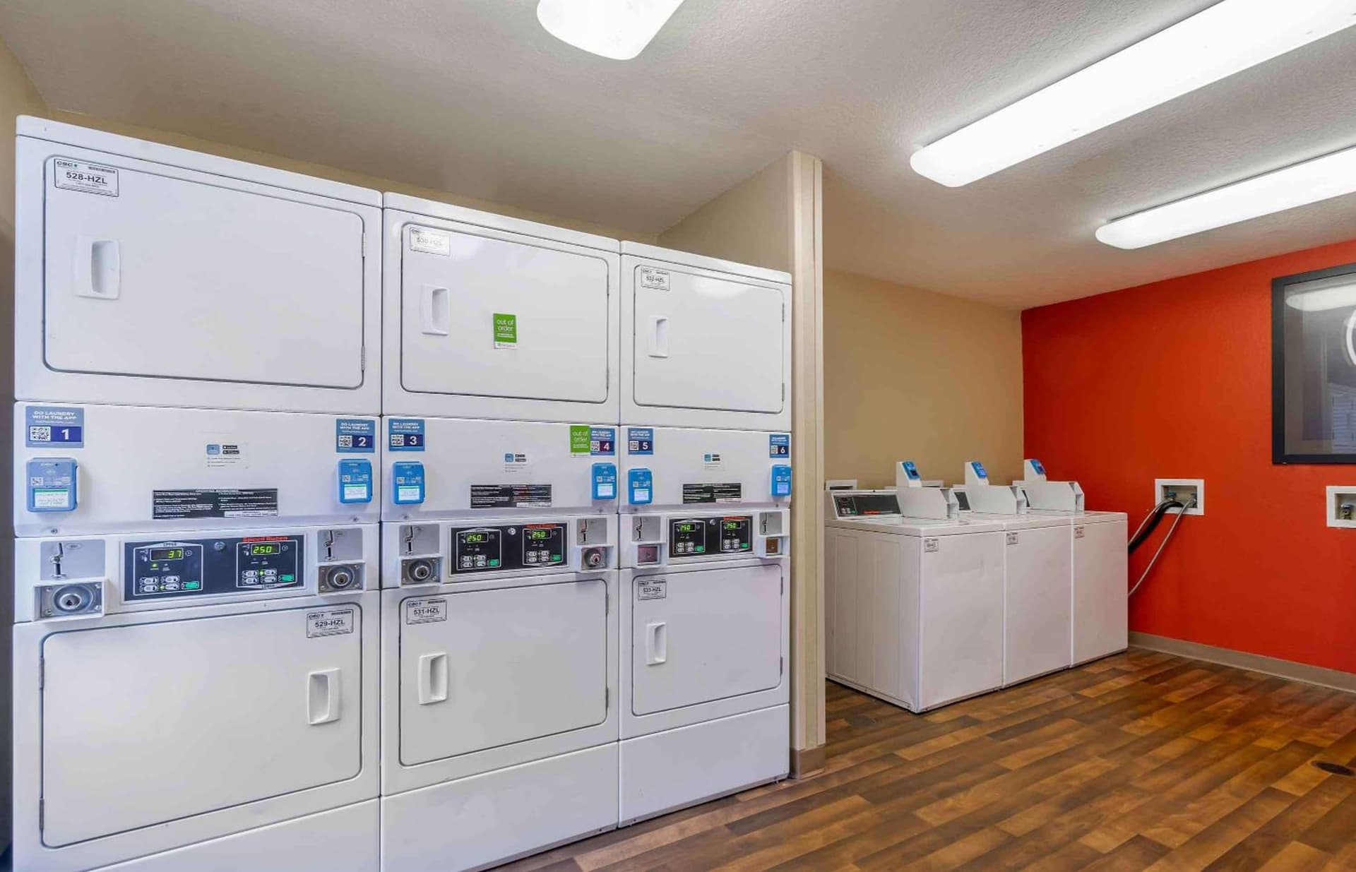Extended Stay America Select Suites - Tampa - Brandon gallery photo in Brandon, FL — image 8