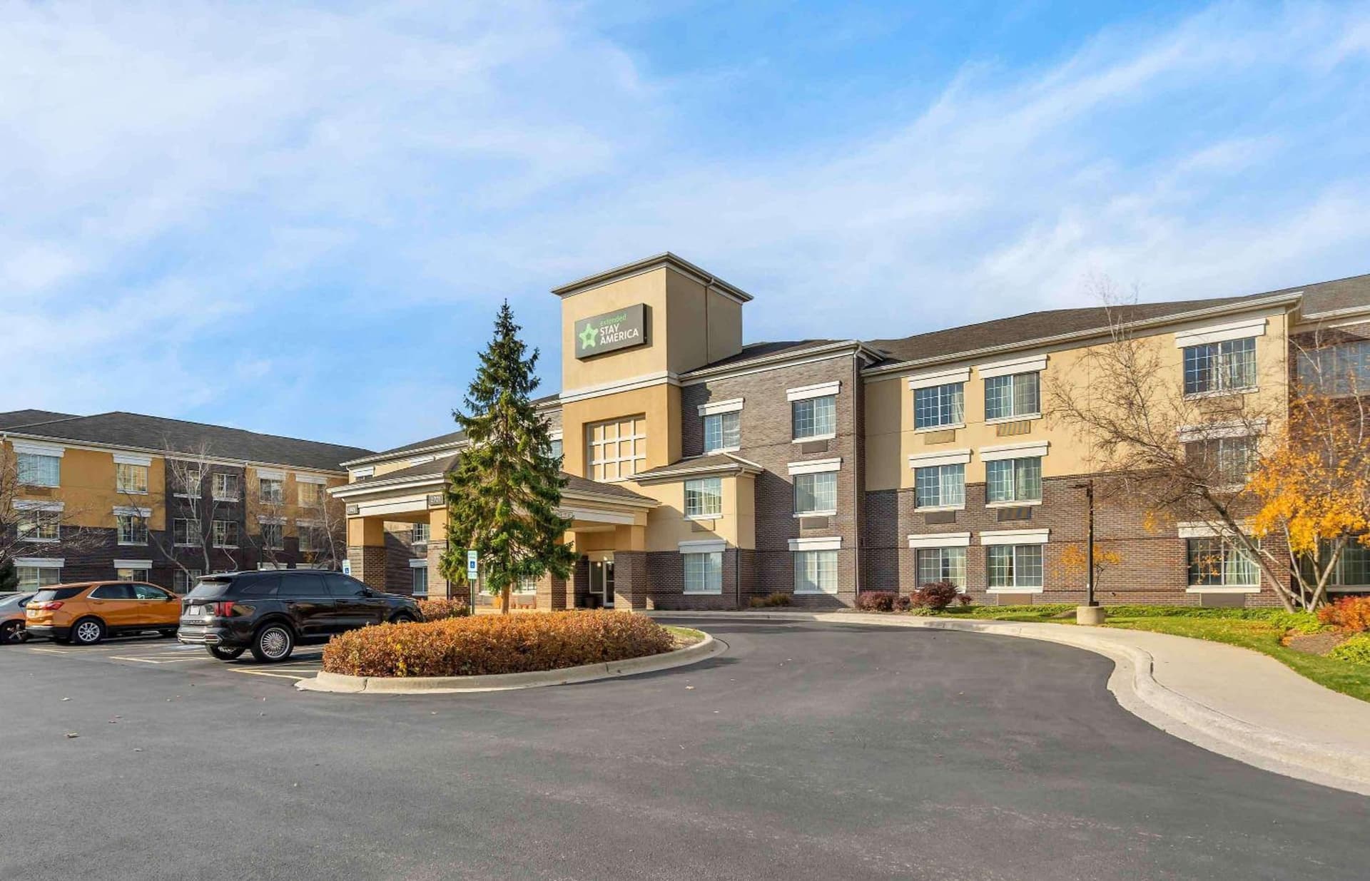 Extended Stay America Select Suites - Chicago - Lombard - Oakbrook interior in Oakbrook Terrace, IL — gallery photo 2