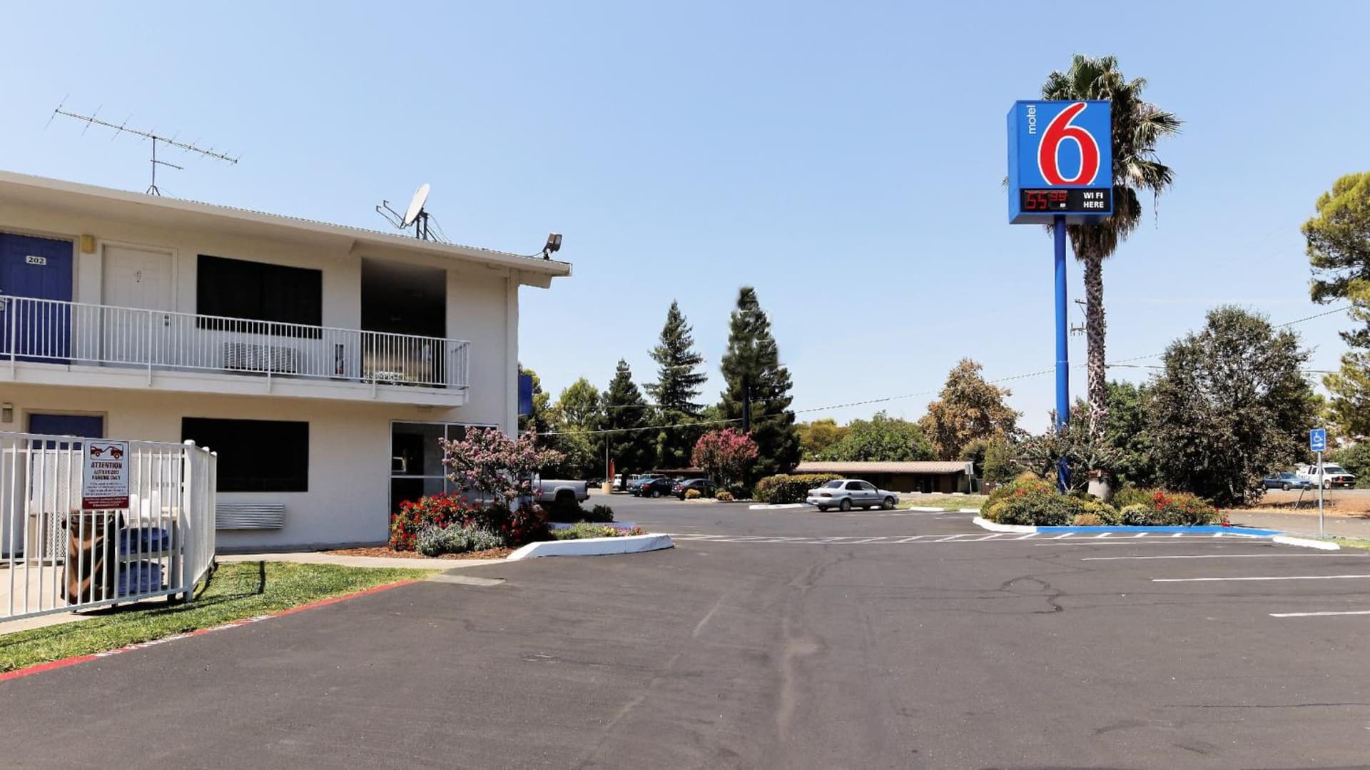 Motel 6-Chico, CA interior in Chico, CA — gallery photo 2
