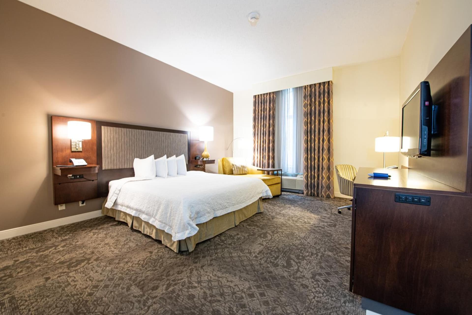 Hampton Inn & Suites By Hilton - Rockville Centre gallery photo in Rockville Centre, NY — image 49