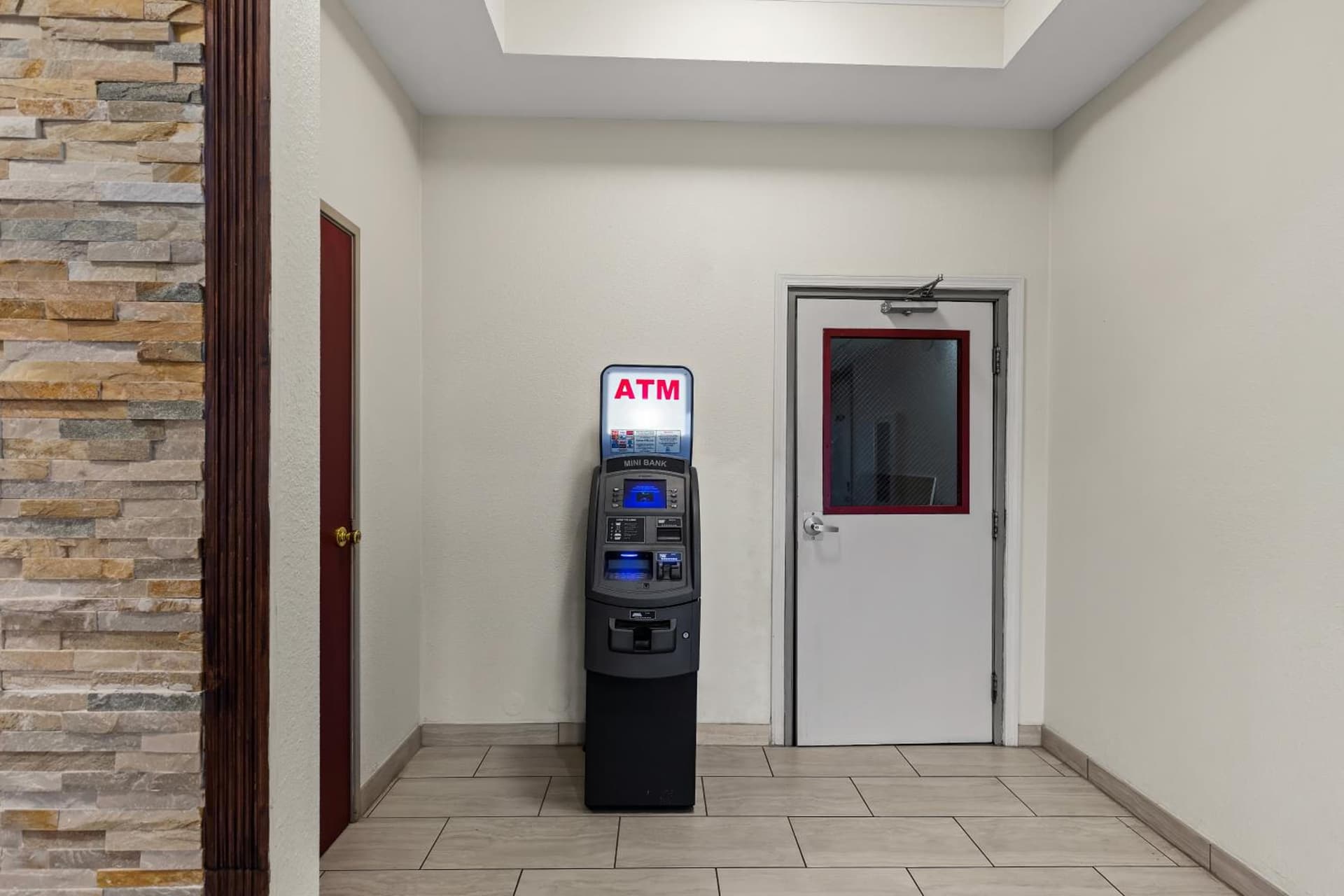 Red Lion Inn & Suites Caseyville property views in Caseyville, IL — gallery photo 3