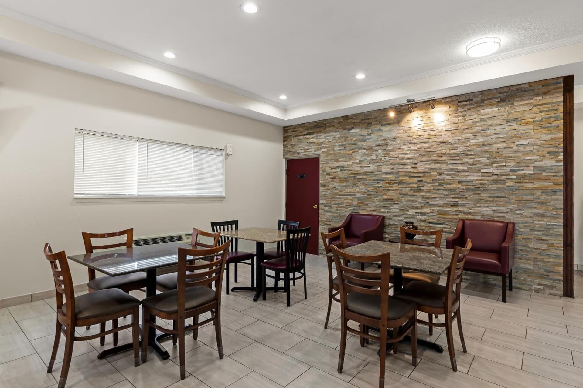 Red Lion Inn & Suites Caseyville interior in Caseyville, IL — gallery photo 2