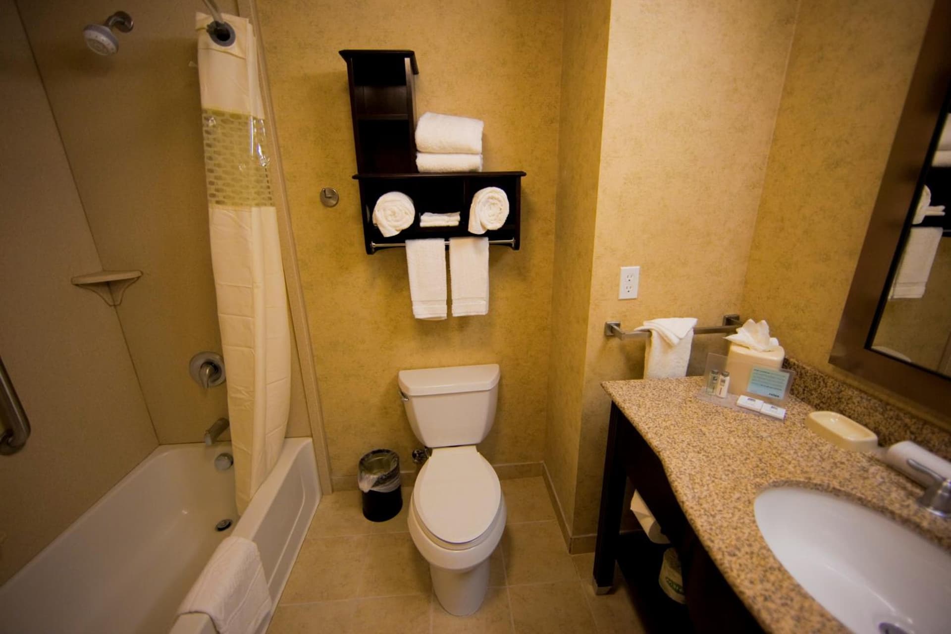 Hampton Inn & Suites by Hilton Seattle/Kent gallery photo in Kent, WA — image 40