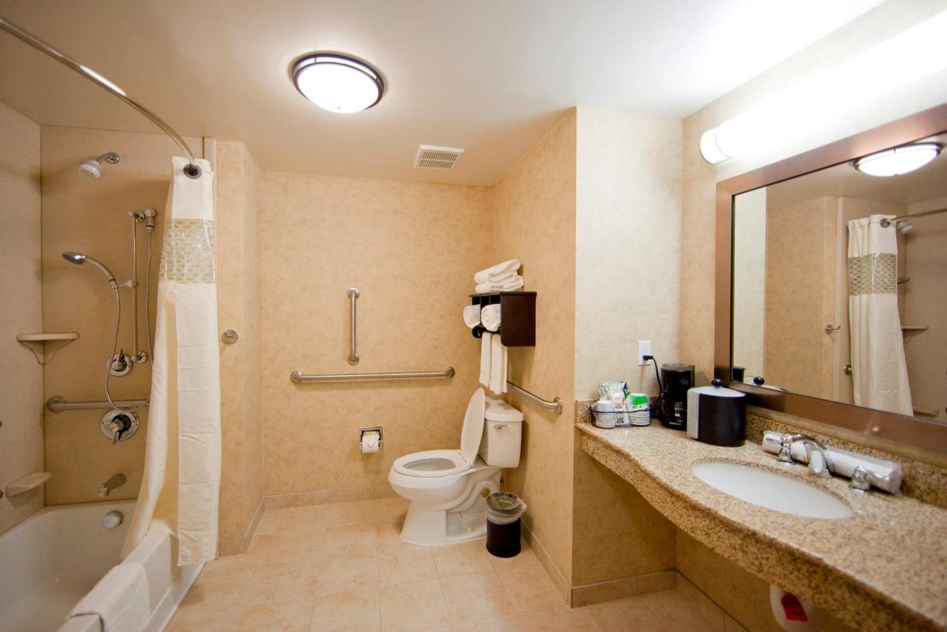 Hampton Inn & Suites by Hilton Seattle/Kent gallery photo in Kent, WA — image 4