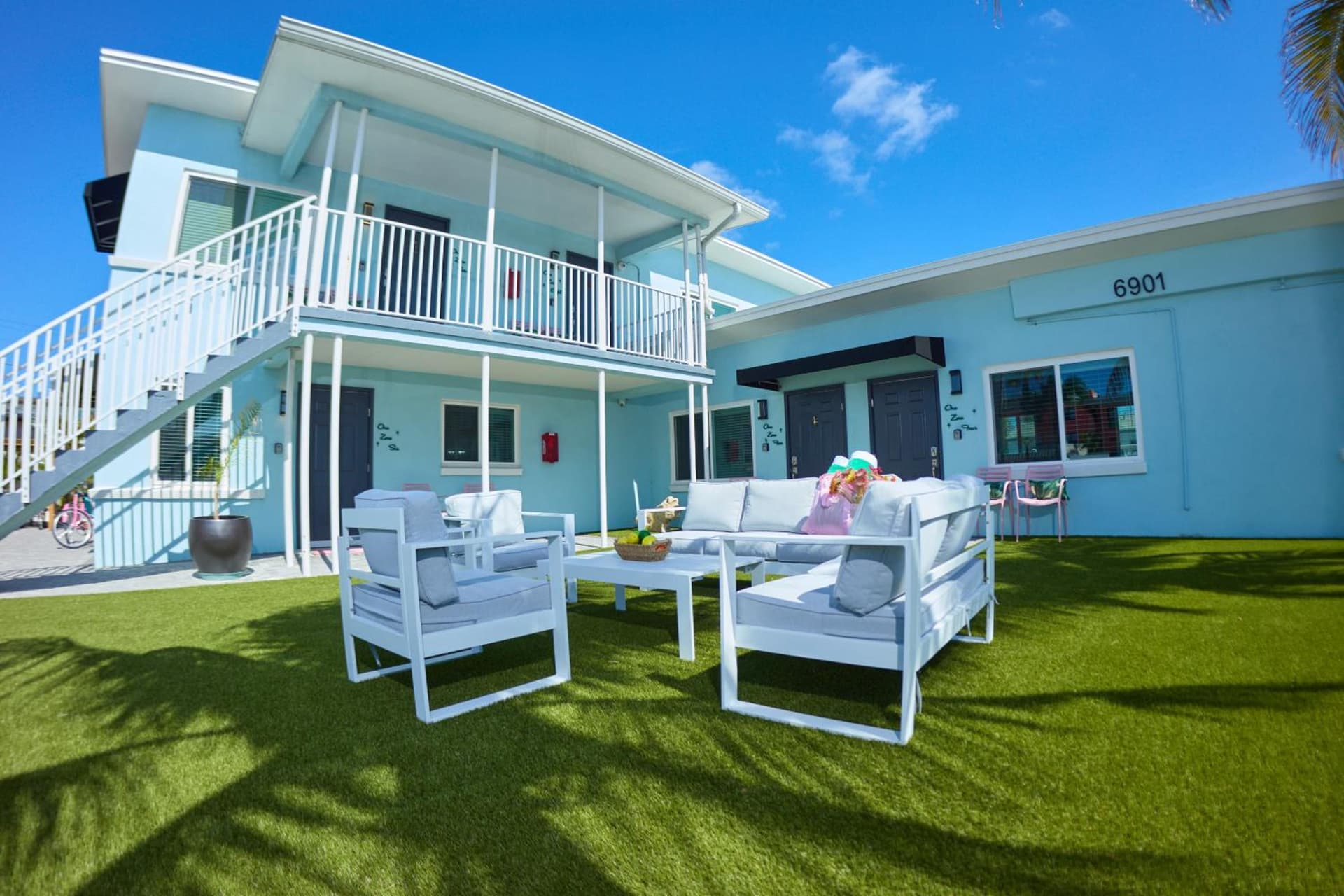 The Pearl Cabana Club interior in St Pete Beach — gallery photo 2