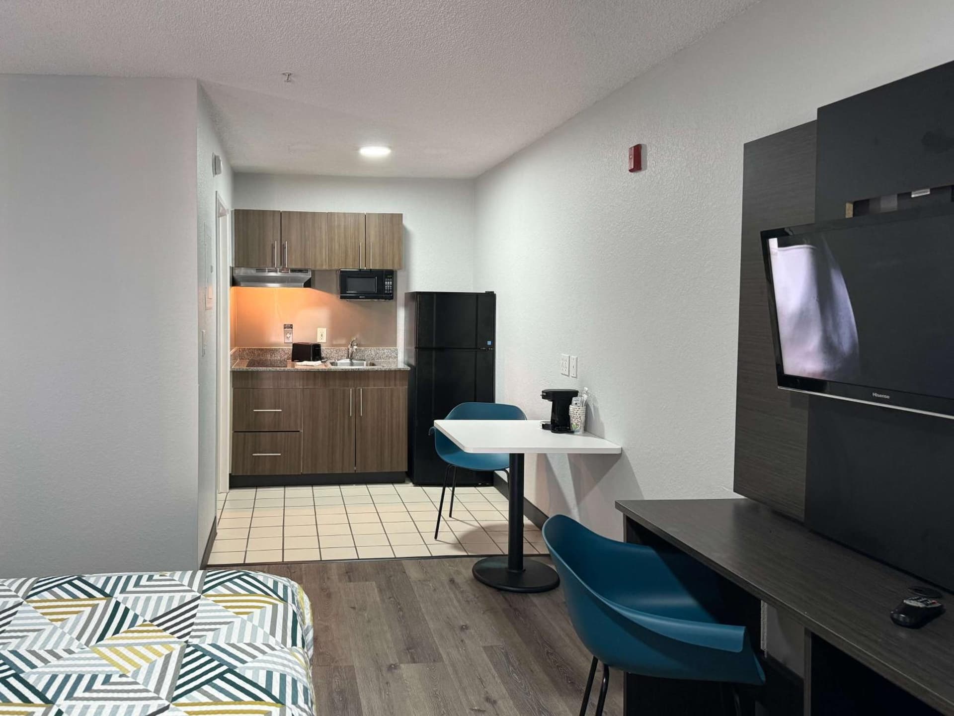 Studio 6 Extended Stay - West Palm Beach, FL interior in West Palm Beach, FL — gallery photo 2