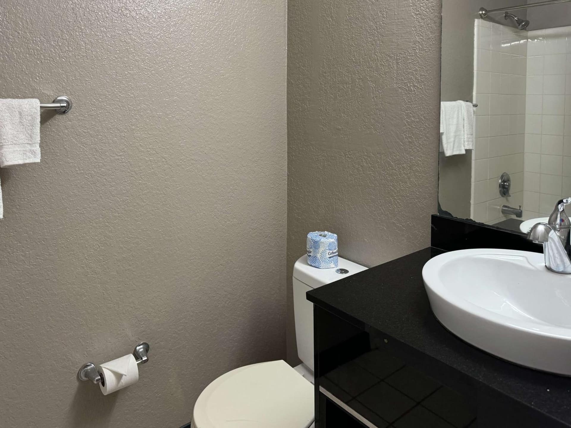 Studio 6 Extended Stay - West Palm Beach, FL interior in West Palm Beach, FL — gallery photo 2