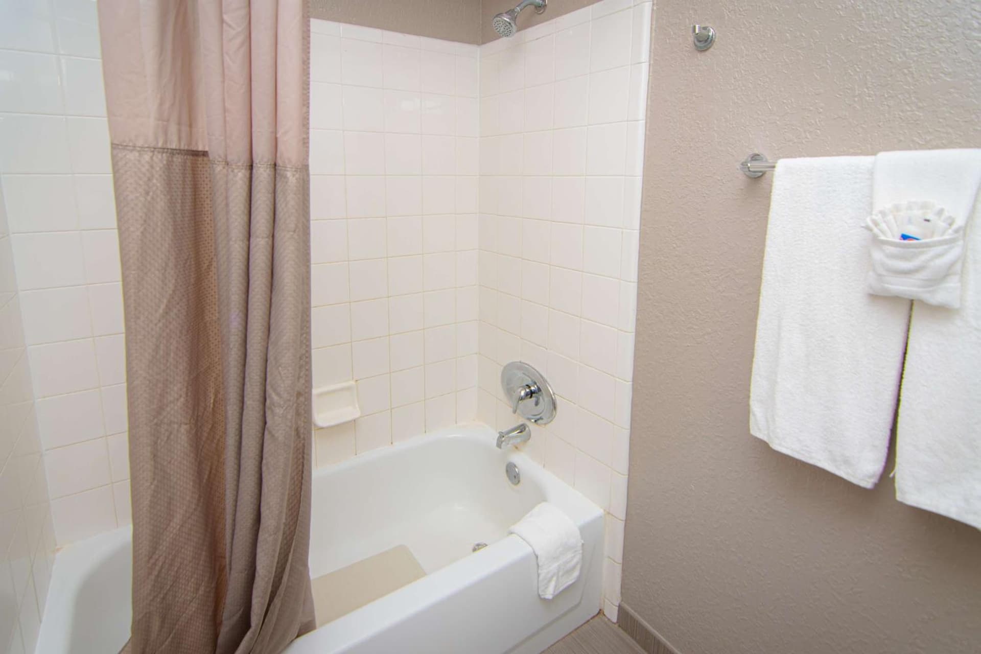 Studio 6 Extended Stay - Coral Springs, FL- Fort Lauderdale gallery photo in Coral Springs, FL — image 55