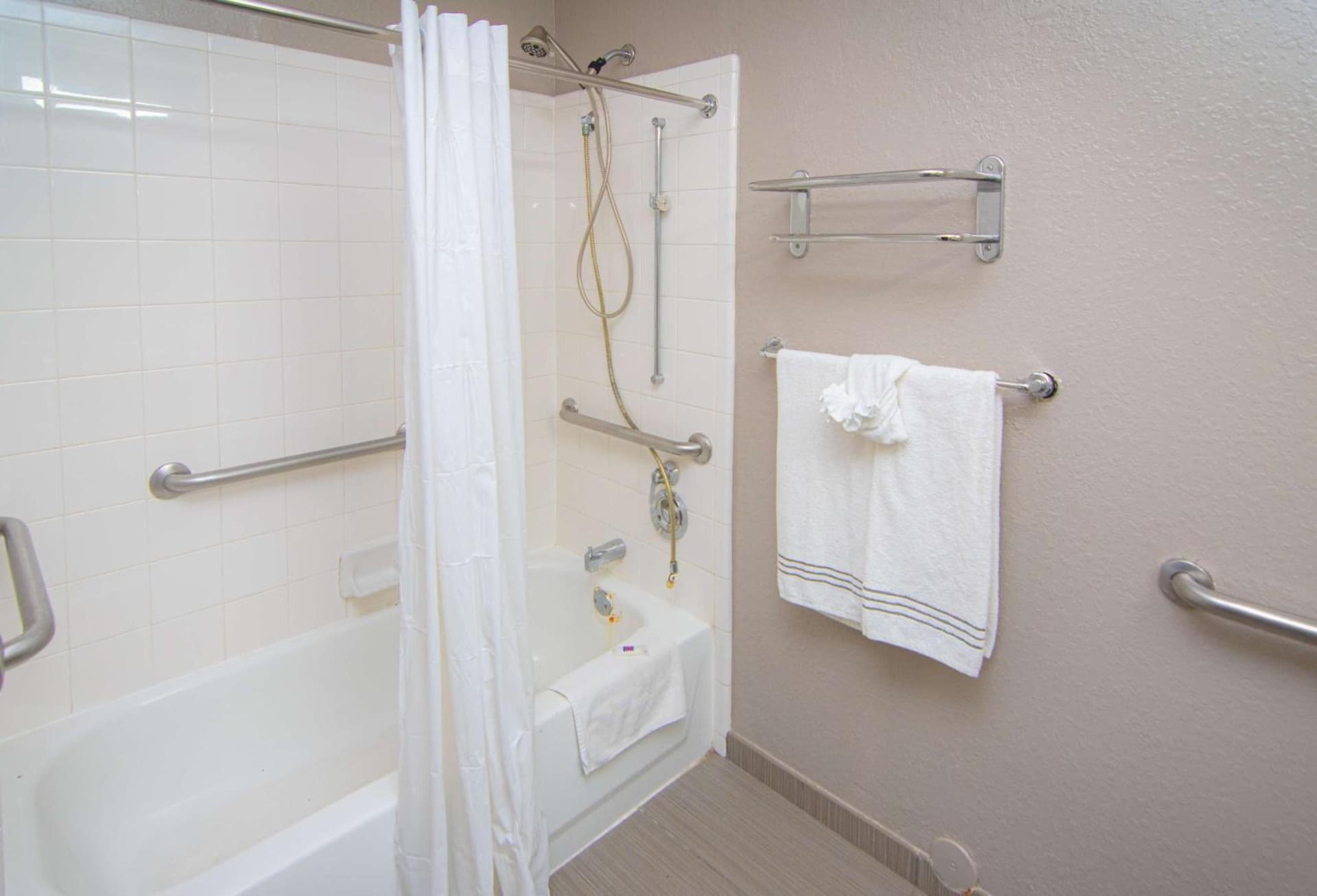 Studio 6 Extended Stay - Coral Springs, FL- Fort Lauderdale gallery photo in Coral Springs, FL — image 59