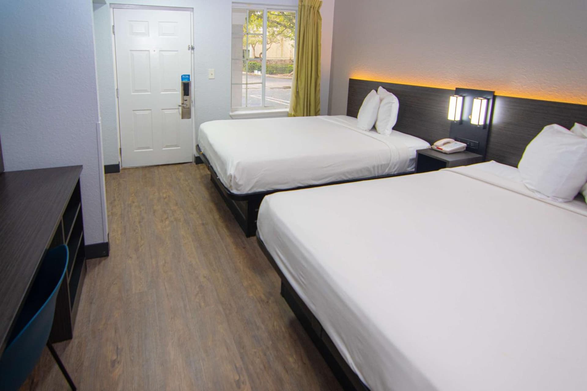 Studio 6 Extended Stay - Coral Springs, FL- Fort Lauderdale gallery photo in Coral Springs, FL — image 10