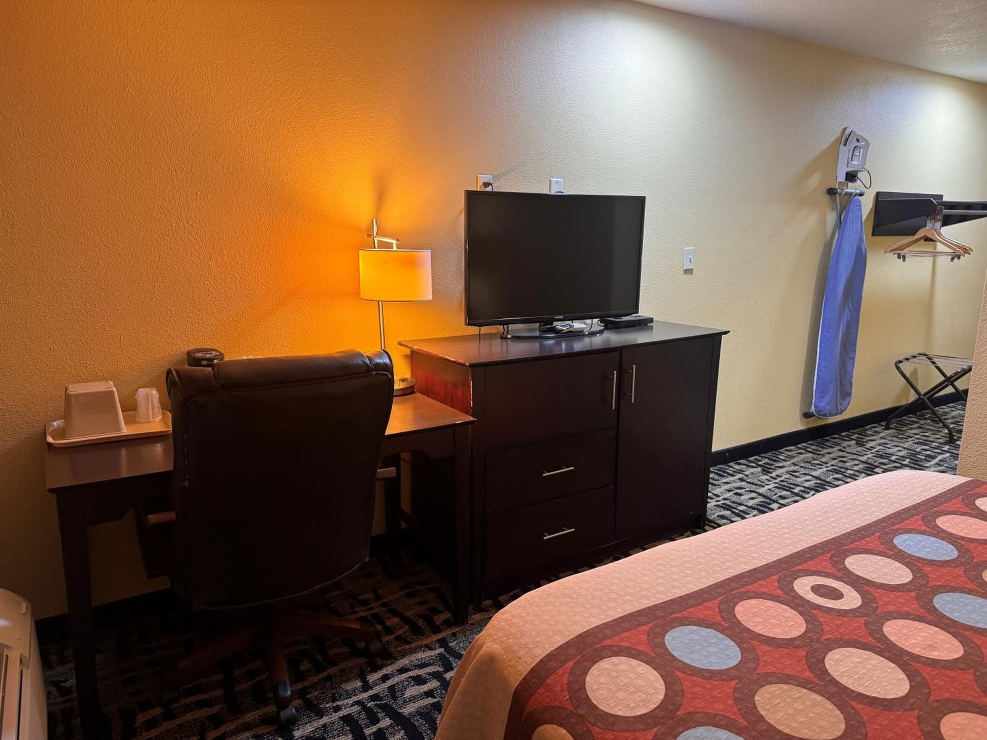 Super 8 by Wyndham Pasadena gallery photo in Pasadena, TX — image 6