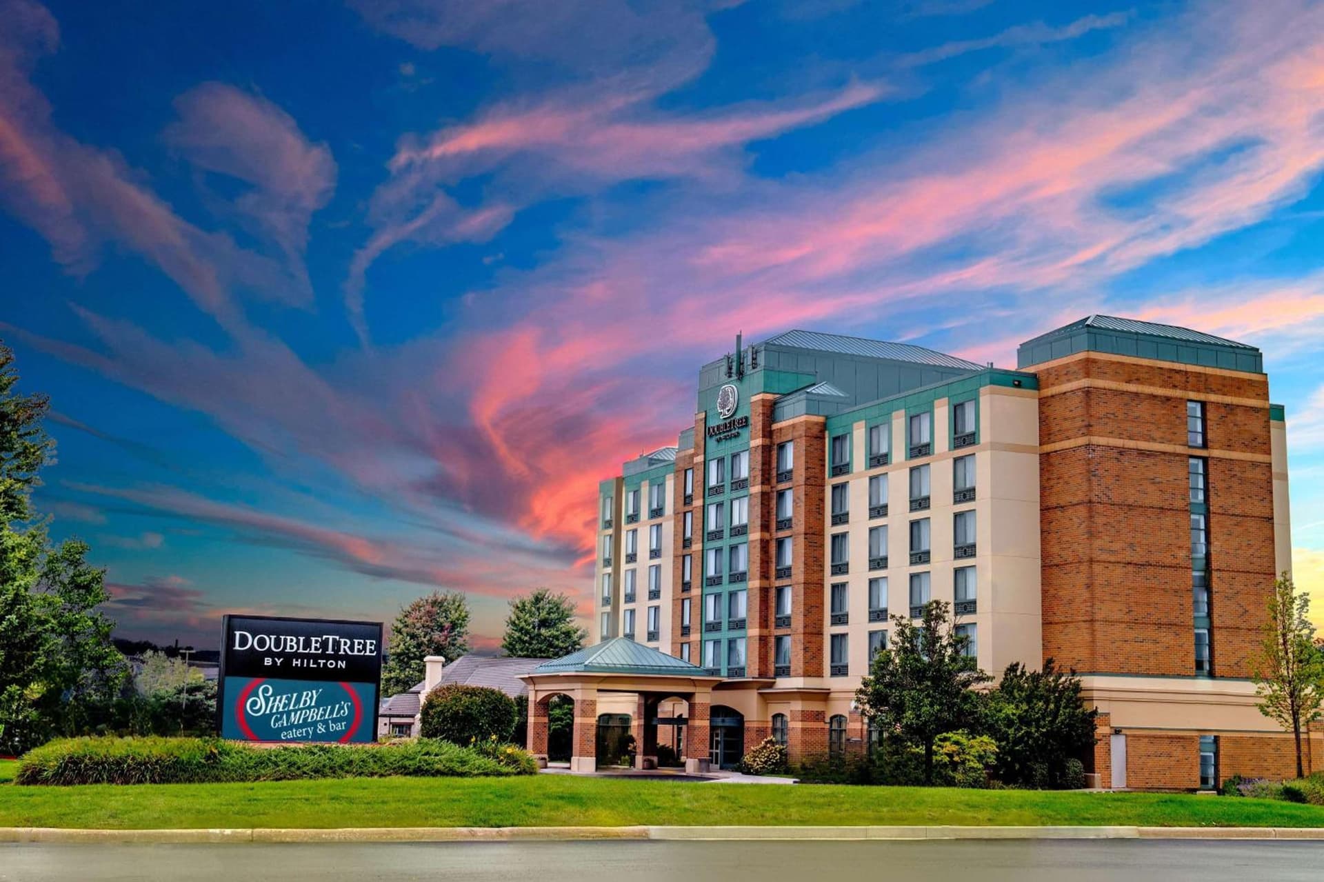 Doubletree by Hilton Pleasant Prairie Kenosha, WI featured exterior or lobby in Pleasant Prairie, WI — similar hotel