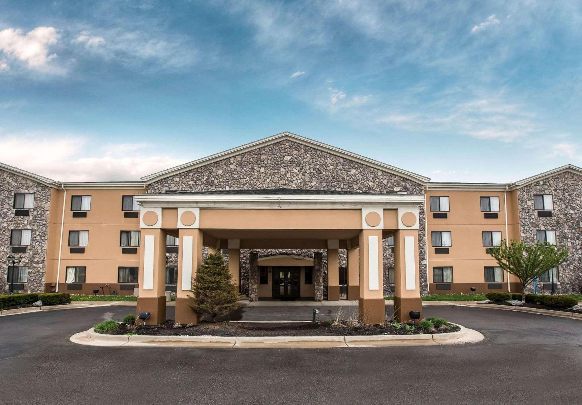 Econo Lodge Inn & Suites Monroe — hotel in Monroe, Michigan