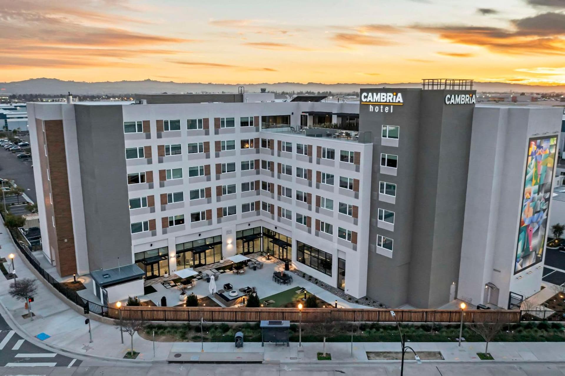 Cambria Hotel Burbank Airport gallery photo in Burbank, CA — image 5